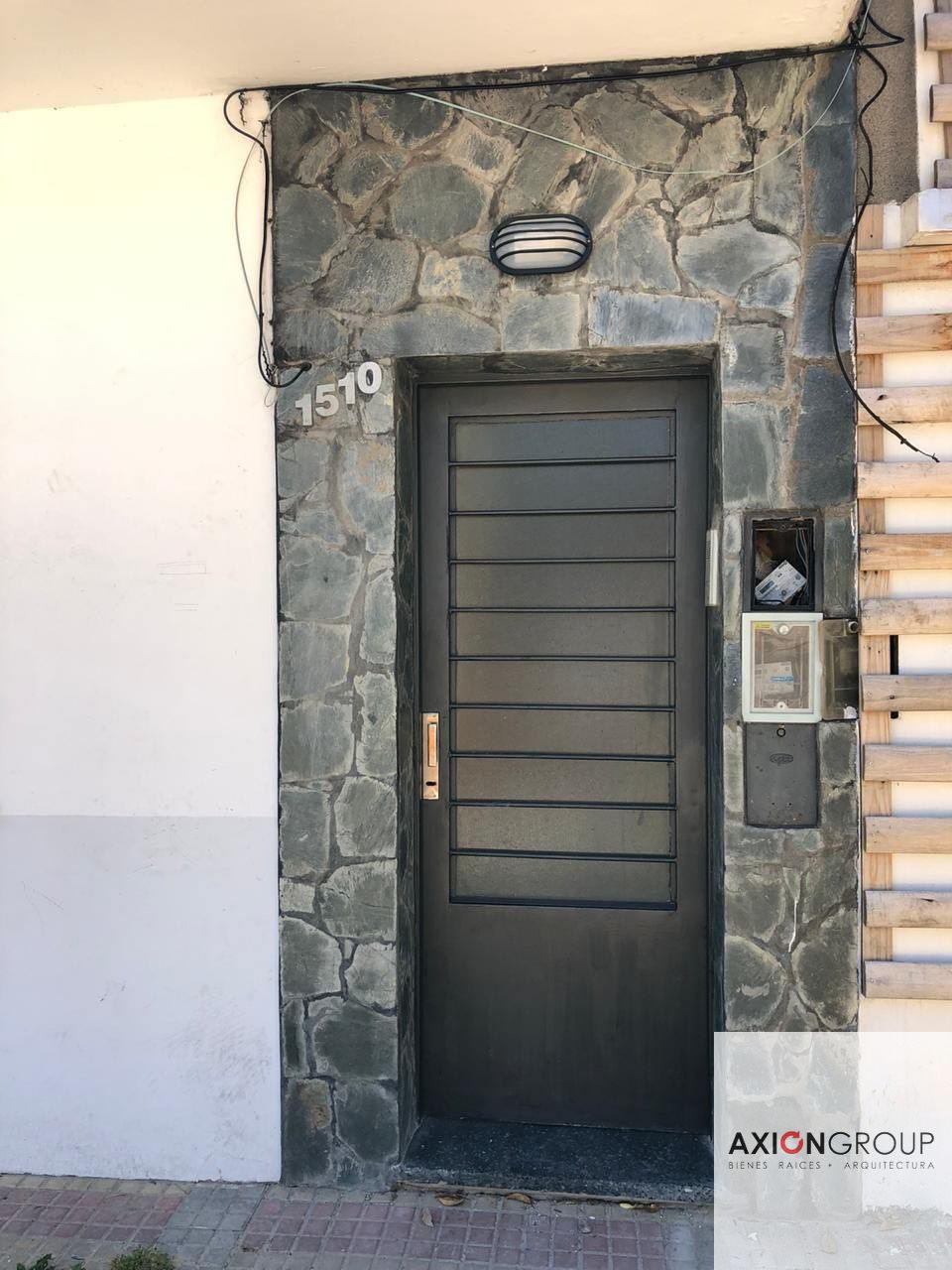 Apartamento de 2 dormitórios com escritório e pátio com área de churrasco