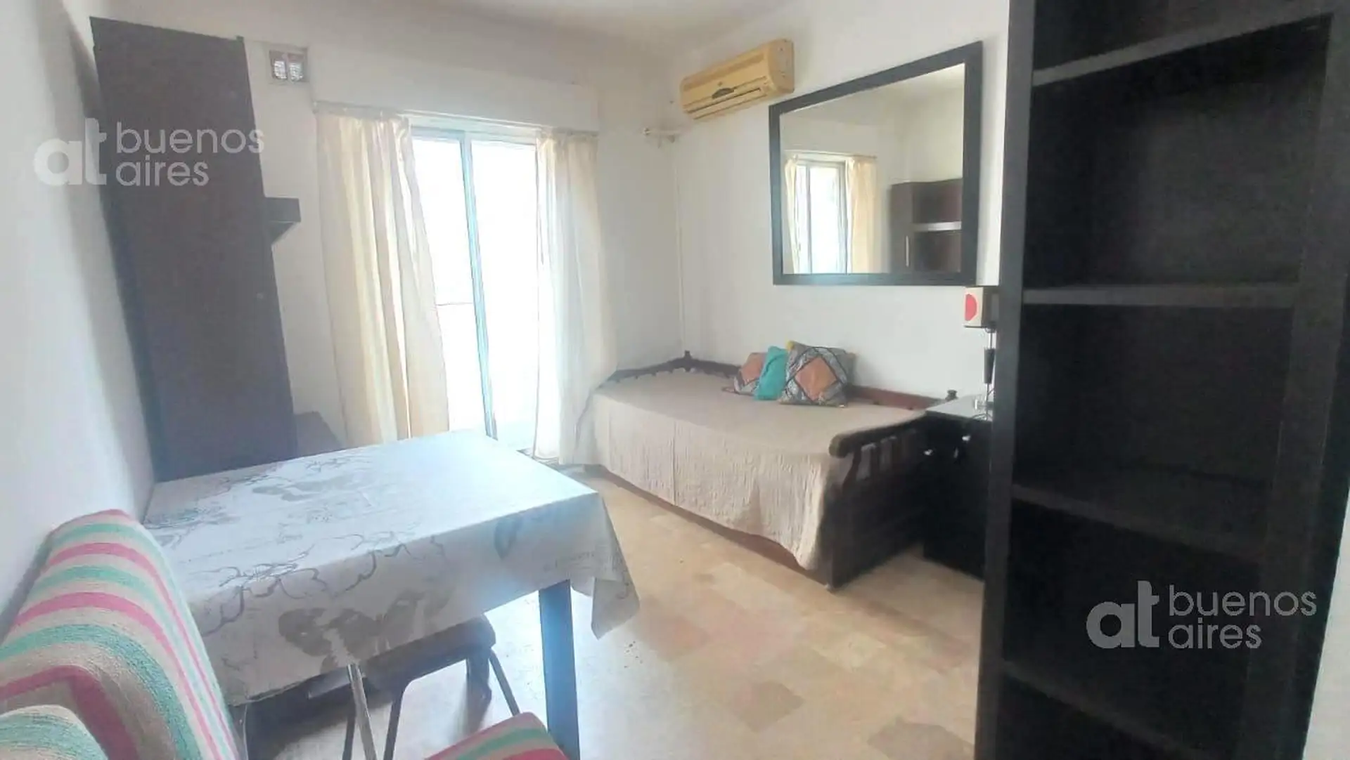 Apartamento de 1 dormitório com varanda em Balvanera