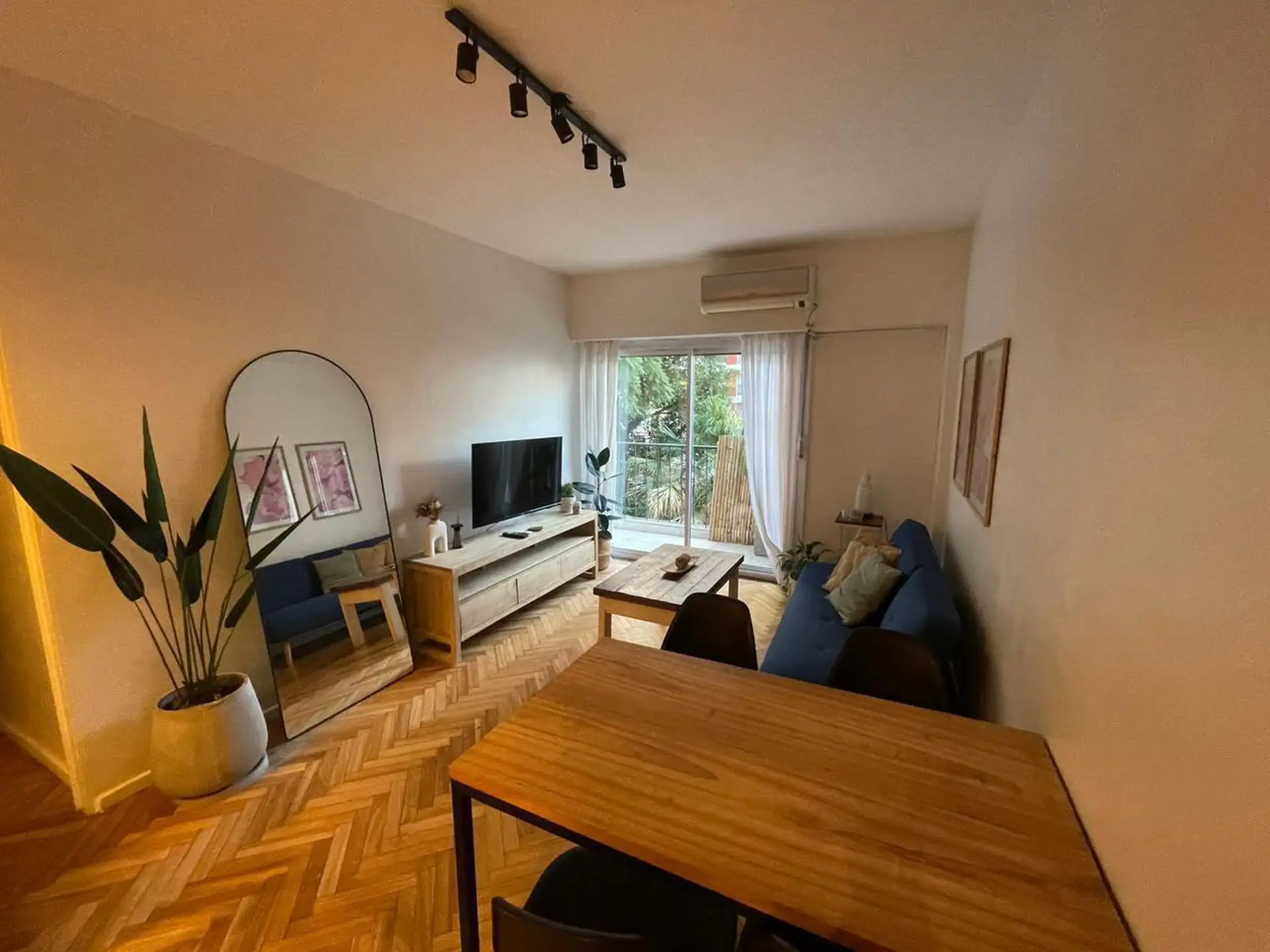 Two-bedroom apartment in Recoleta