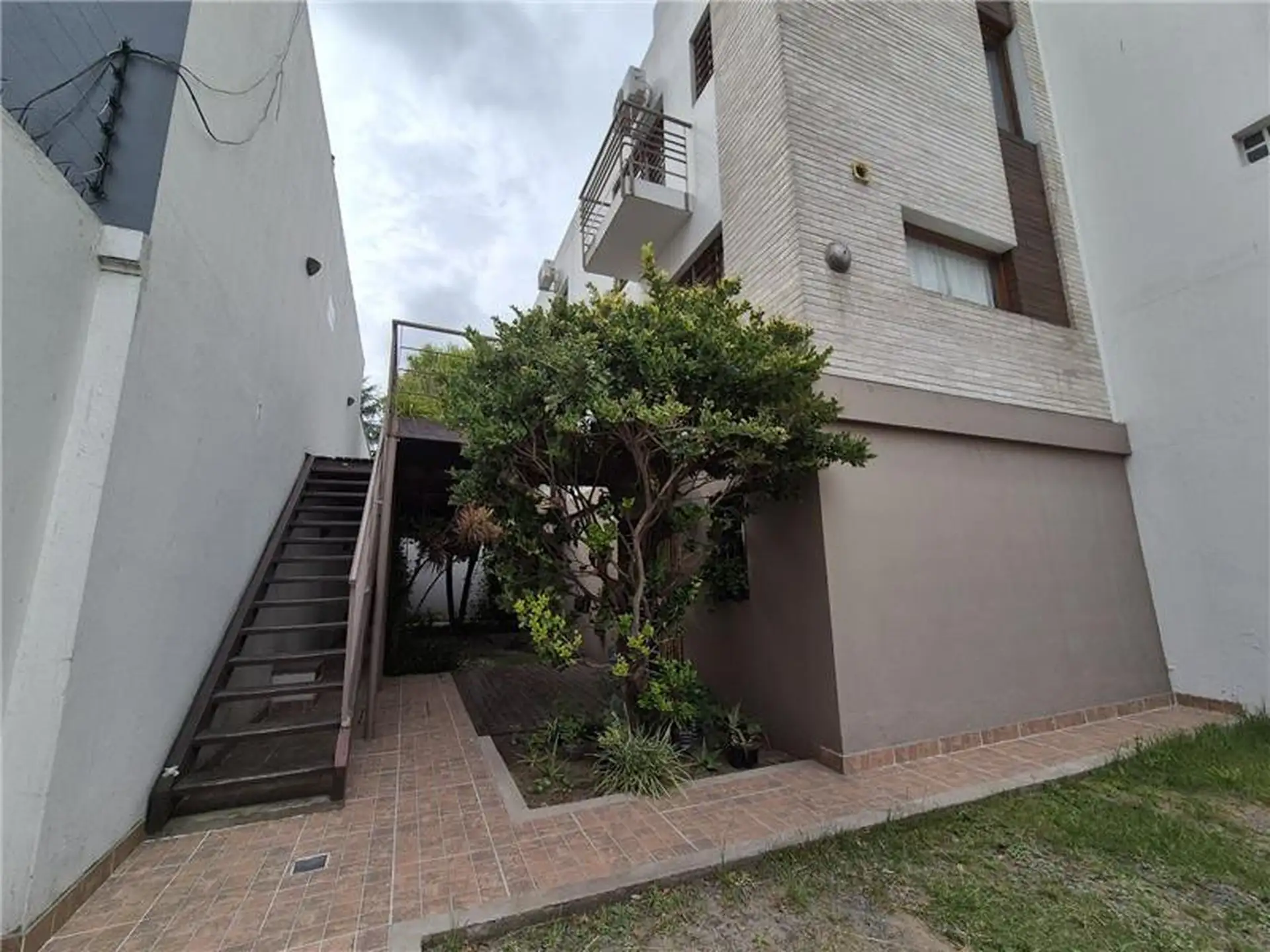 Duplex two-room apartment in Banfield Este, Lomas de Zamora