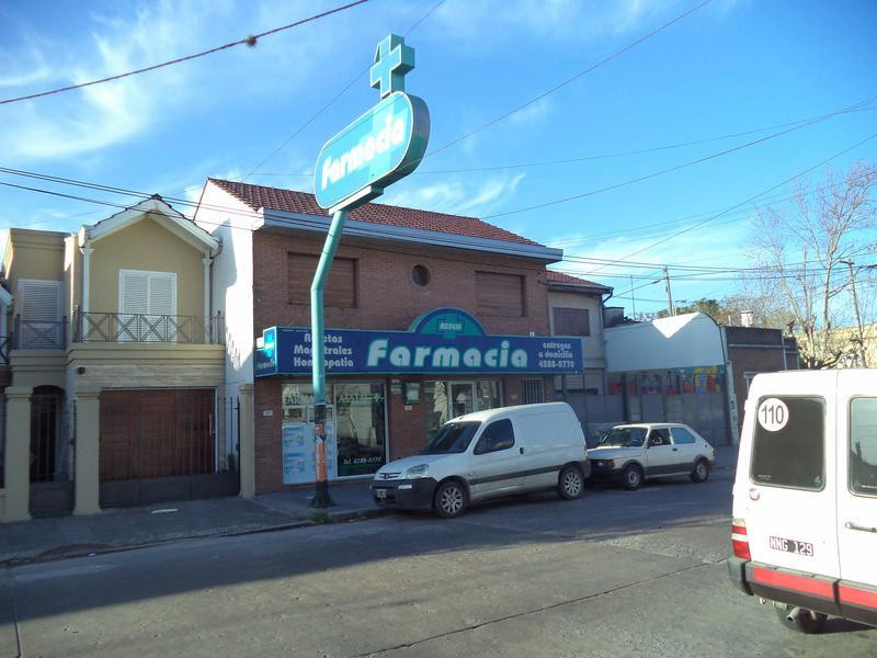 Two-room apartment with patio in Lomas de Zamora