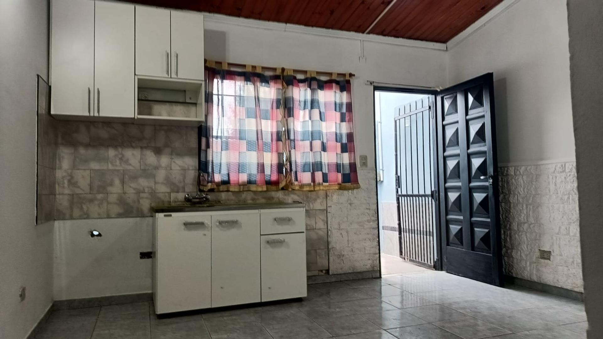 Front-facing one-bedroom apartment in Rafael Castillo, La Matanza