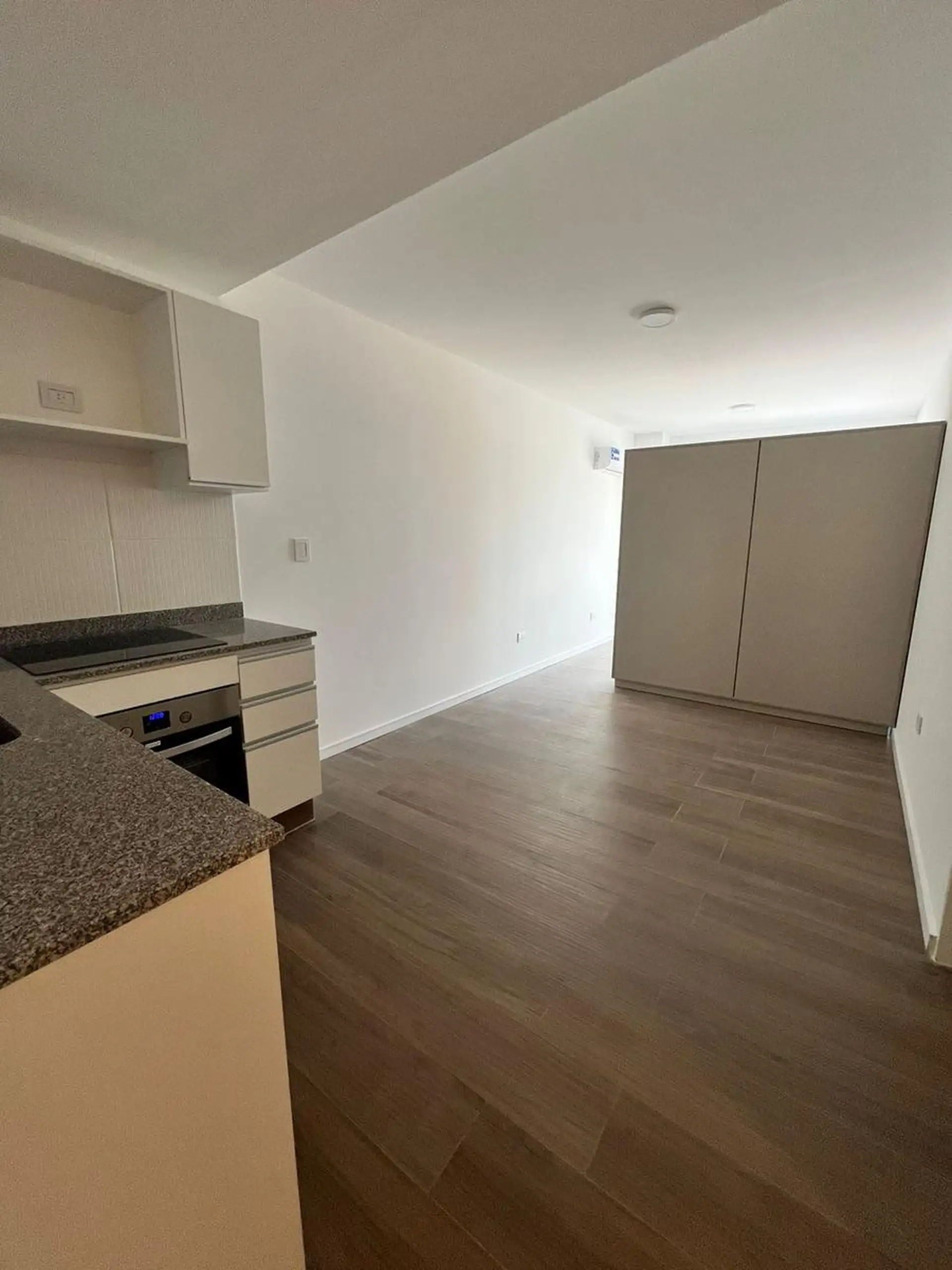 Monoambiente dividido con balcón en San Cristóbal