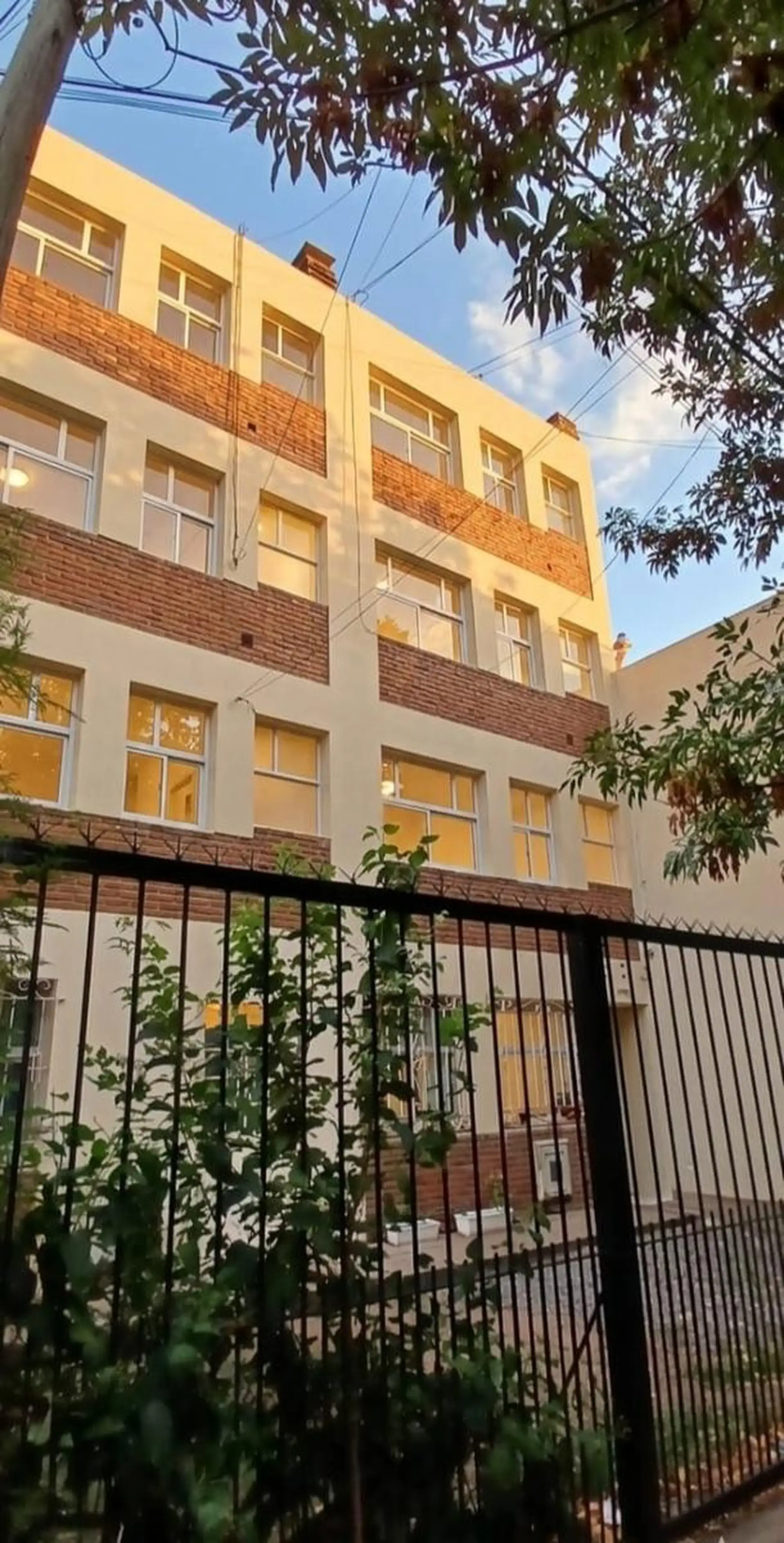 Monoambiente en primer piso con orientación norte en La Plata