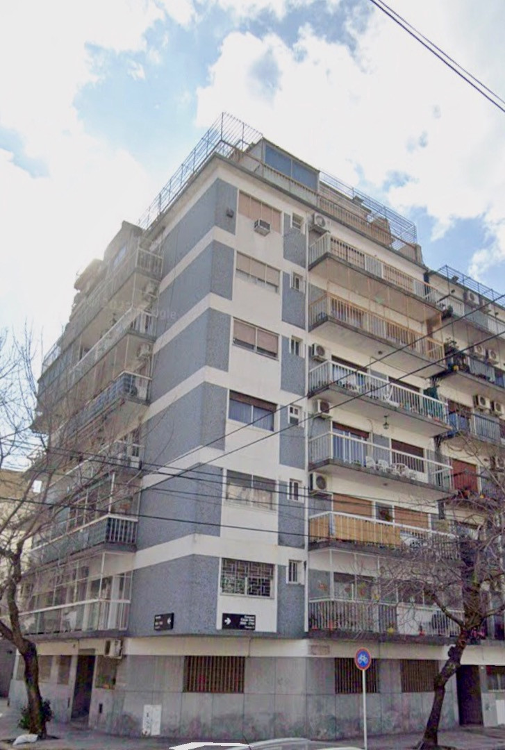 Departamento de 2 ambientes con balcón al frente en Villa Santa Rita