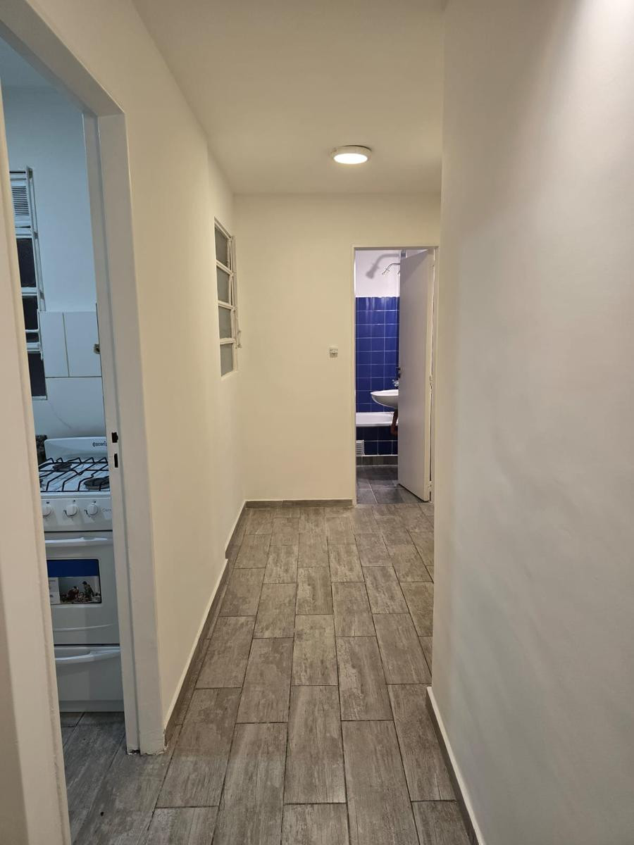 Kitnet para alugar com varanda em Balvanera