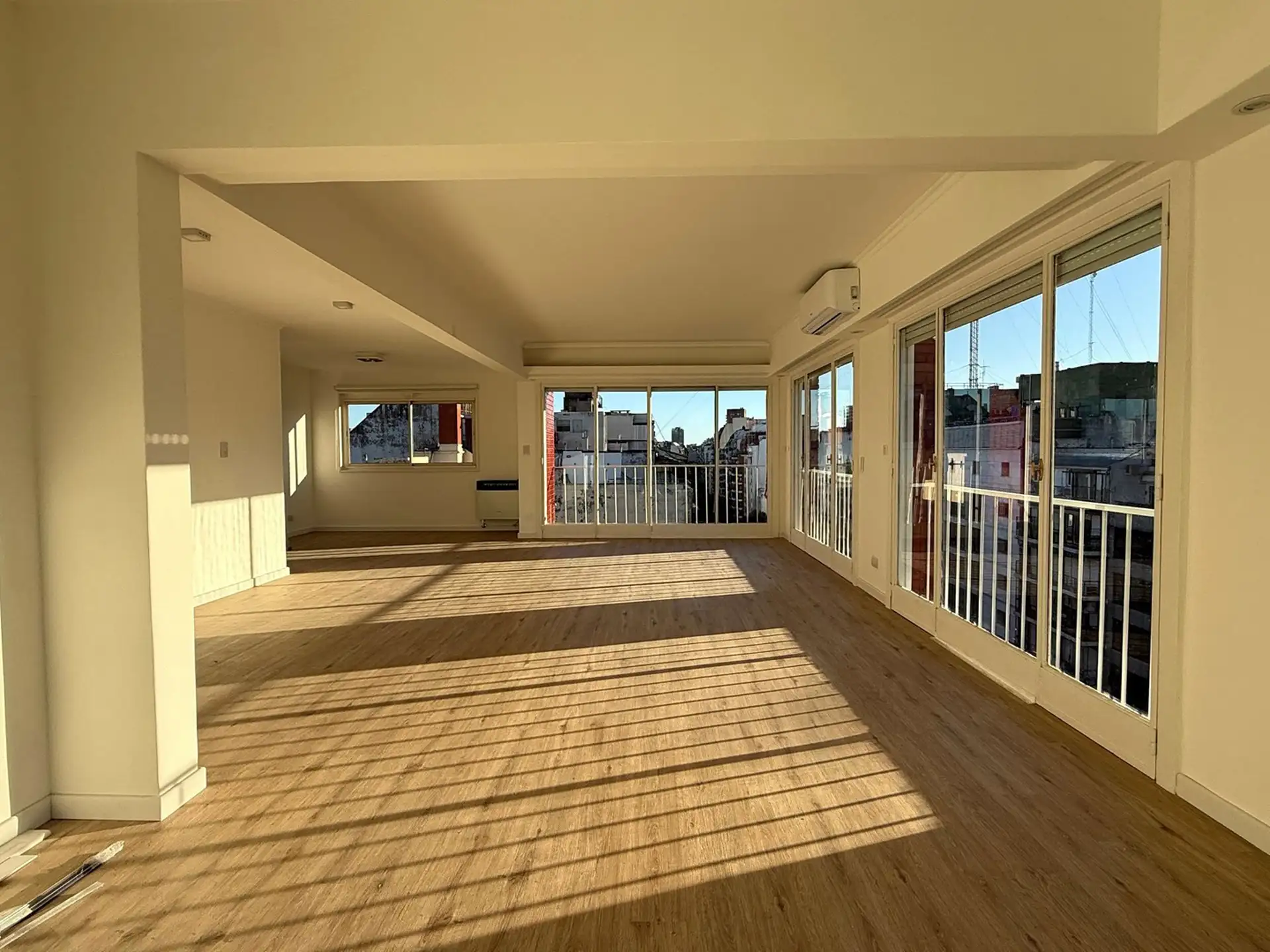 Apartamento de 5 ambientes com 4 dormitórios em Recoleta