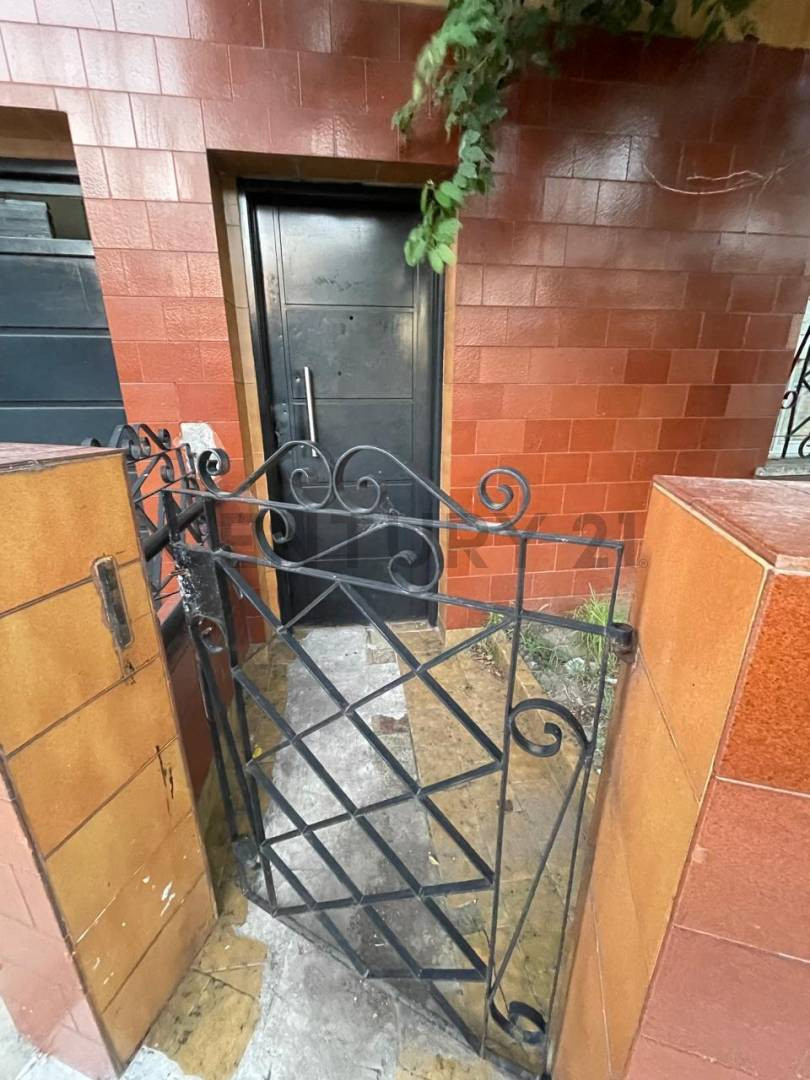 Apartamento tipo PH de 2 ambientes com terraço próprio em Lanús Oeste, Lanús