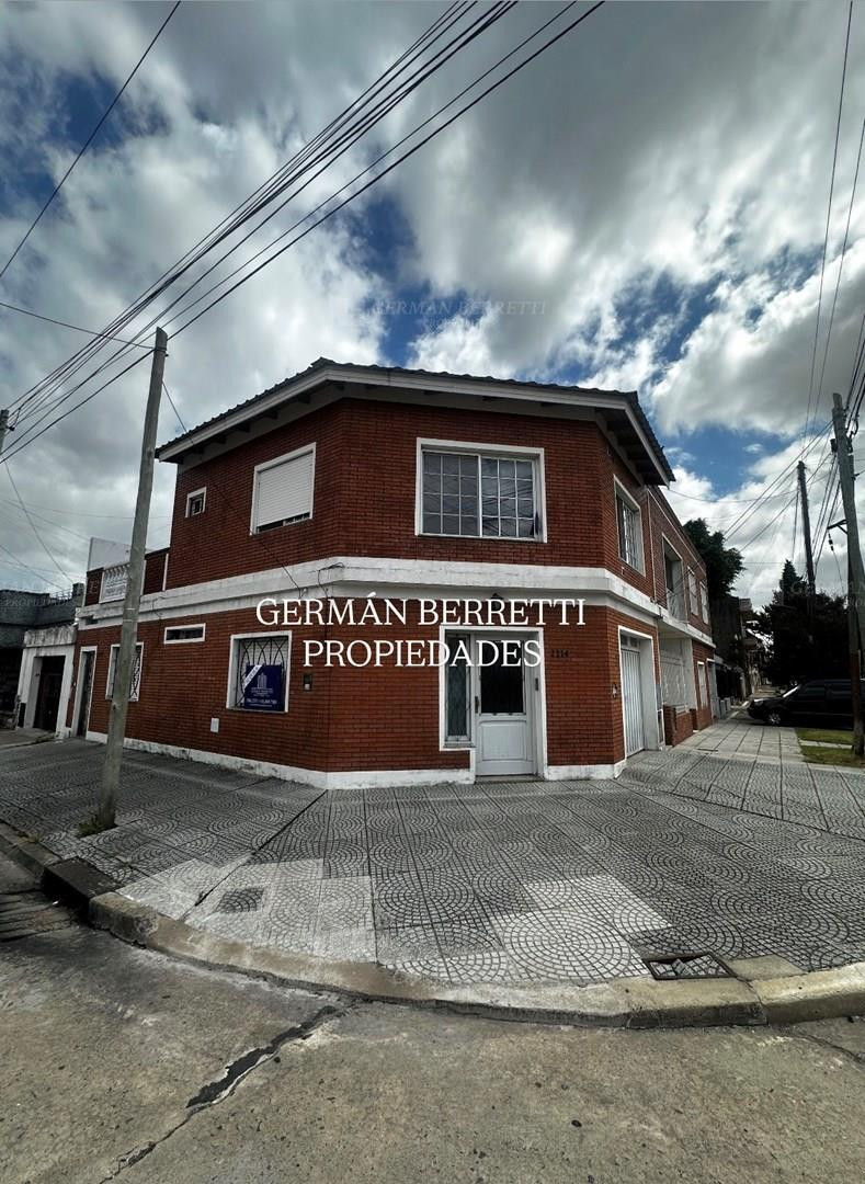Apartamento de três ambientes com vaga de garagem em Lanús