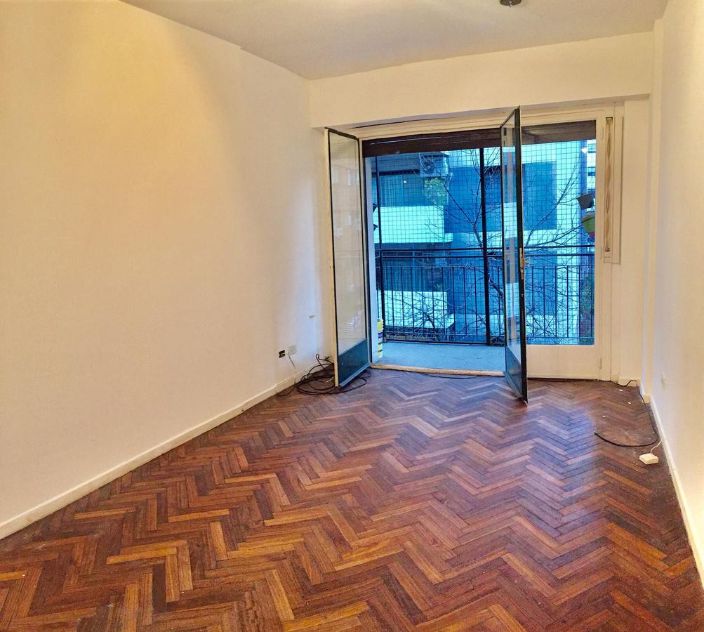 Three-room apartment with balcony in Recoleta
