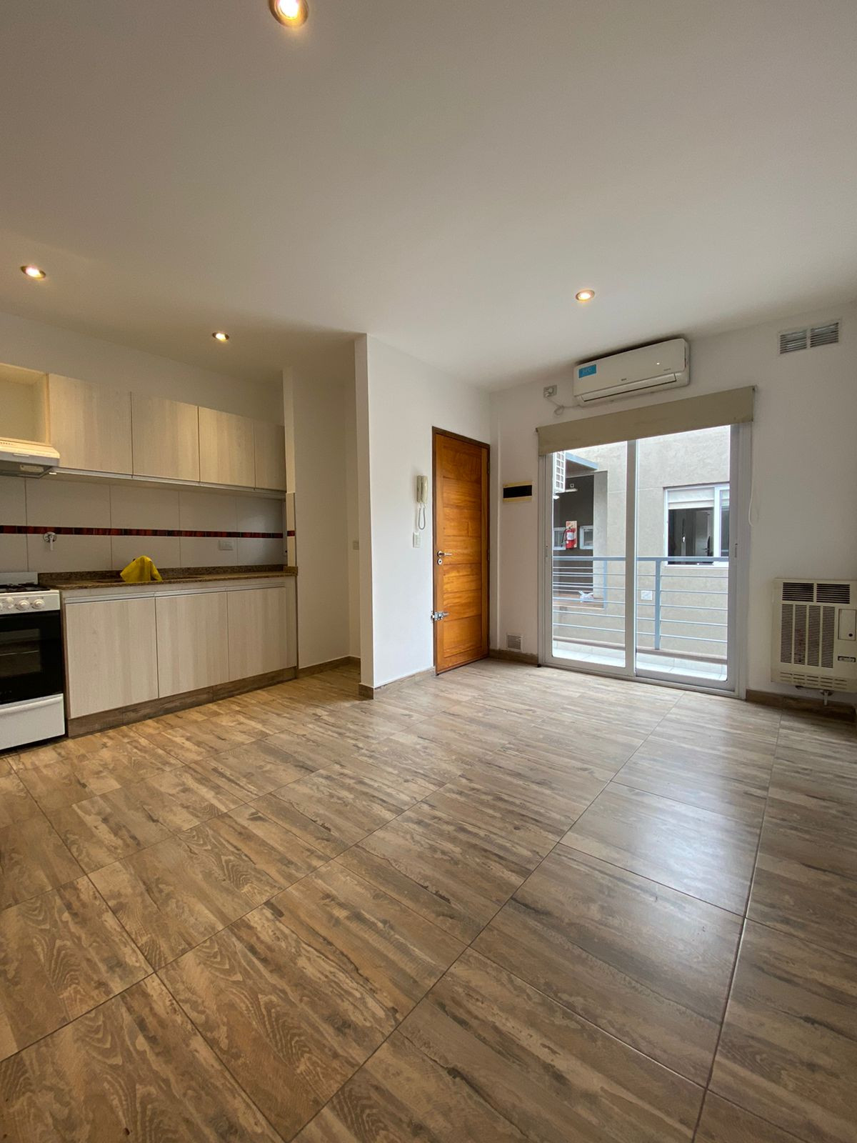 Apartamento de um dormitório com vaga de garagem em Ituzaingó