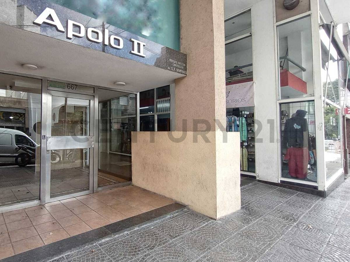 Apartamento de 3 dormitórios em La Plata, piso 9
