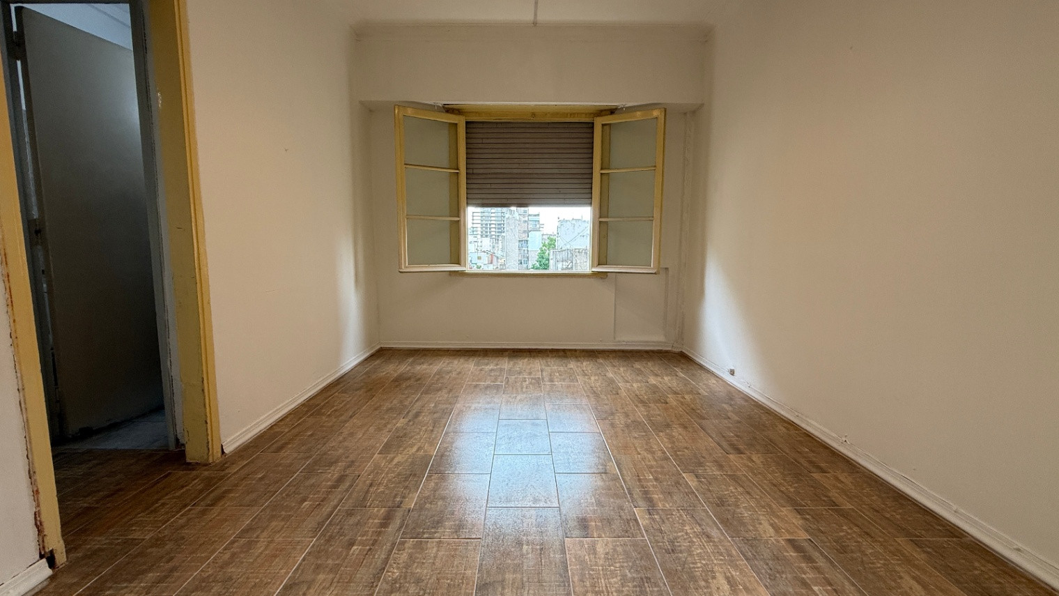 Apartamento de dois dormitórios na frente em Balvanera
