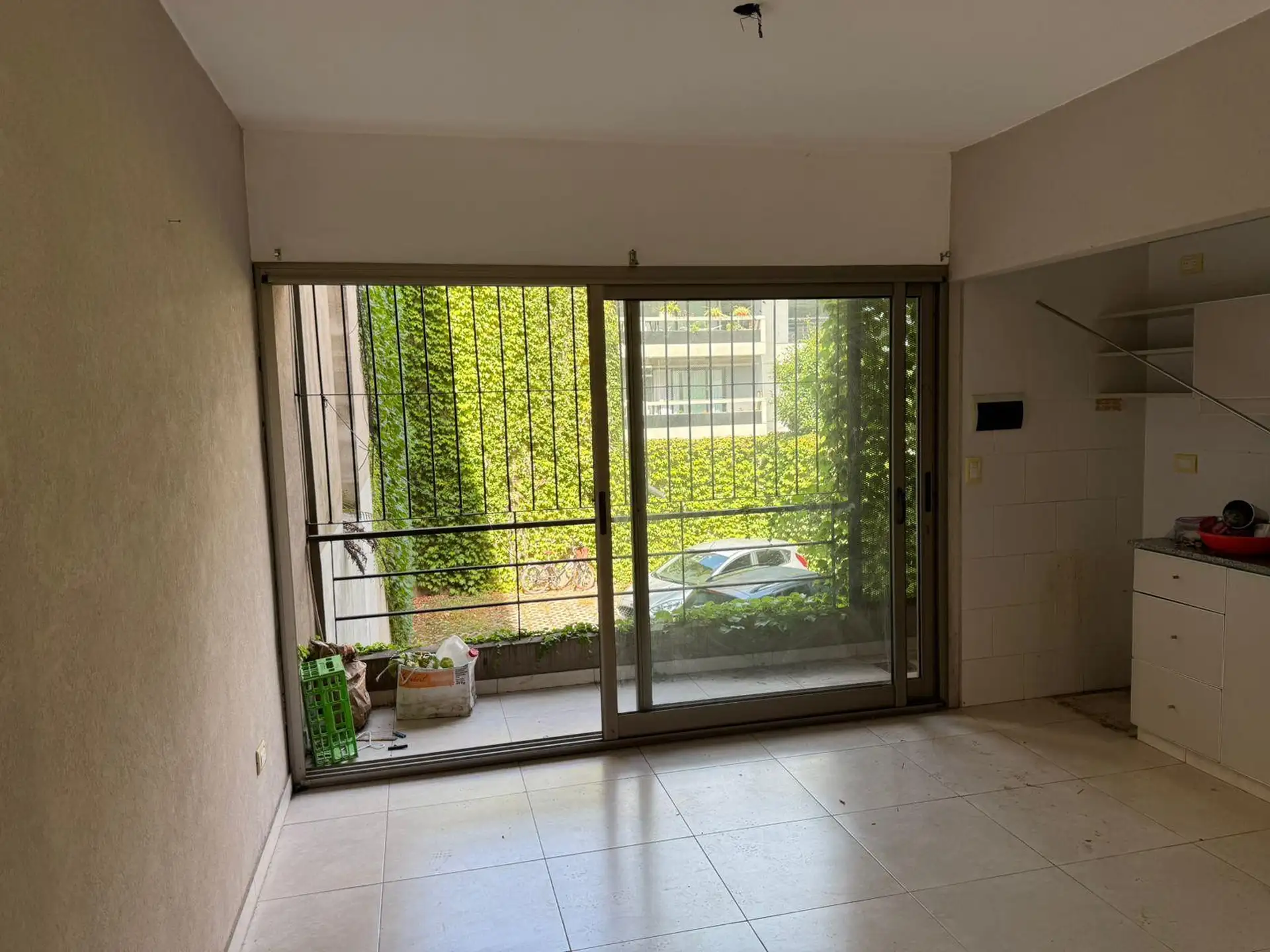 Kitnet divisível com vaga coberta em Colegiales