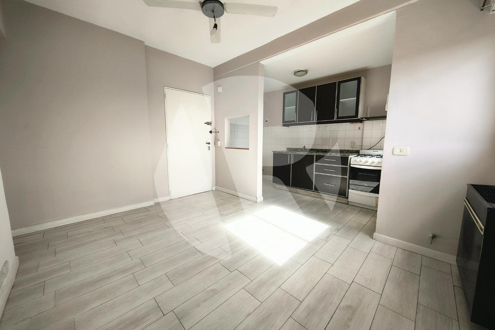 Трёхкомнатная квартира с парковочным местом в Temperley, Lomas de Zamora