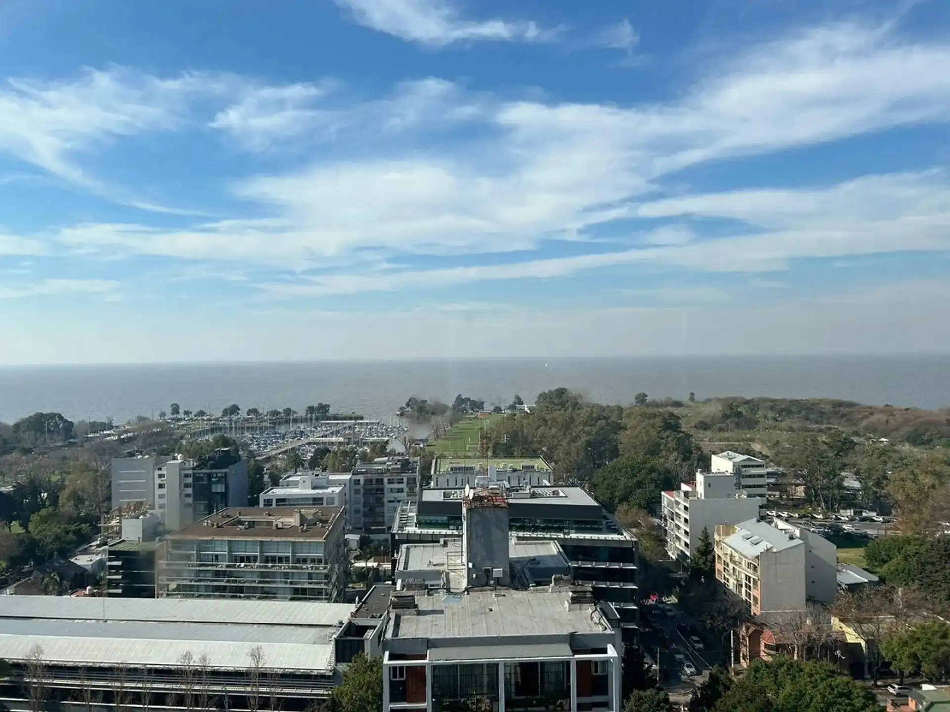 Четырёхкомнатная квартира с балконом в Vicente López