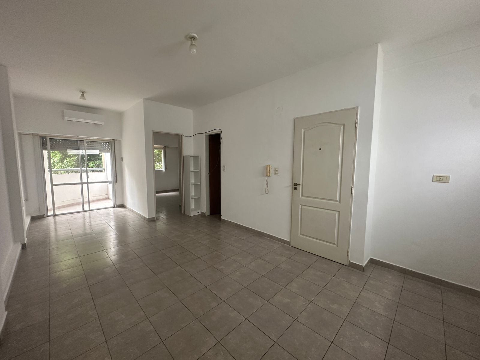 Departamento de 2 ambientes con balcón en La Plata
