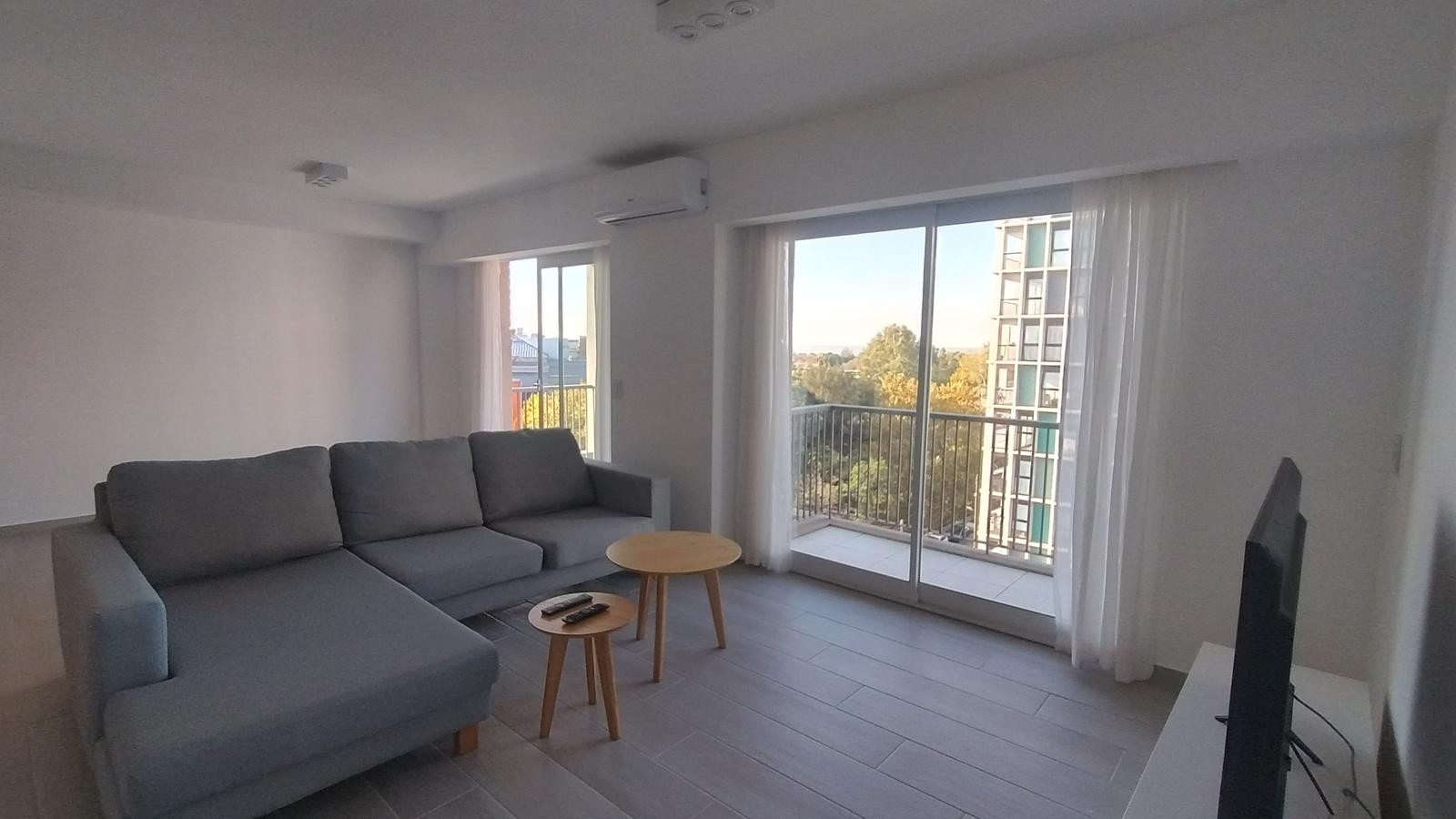 Two-room apartment with balcony in Vicente López (Olivos)