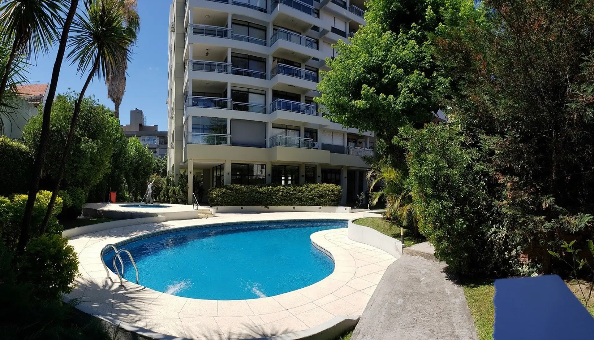 Departamento de 3 ambientes al frente con cochera en Villa del Parque