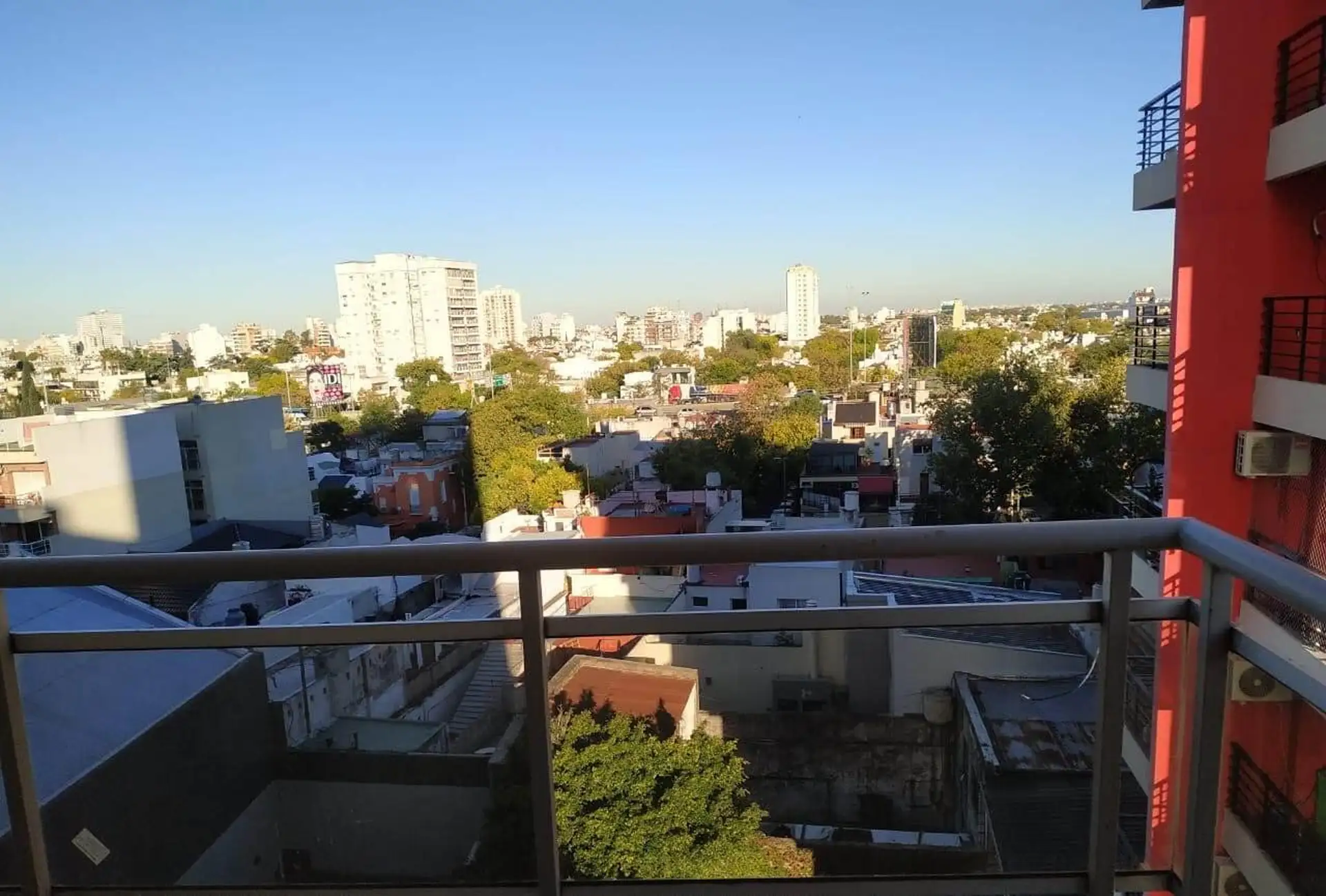 Departamento monoambiente al contrafrente con balcón en Parque Chacabuco