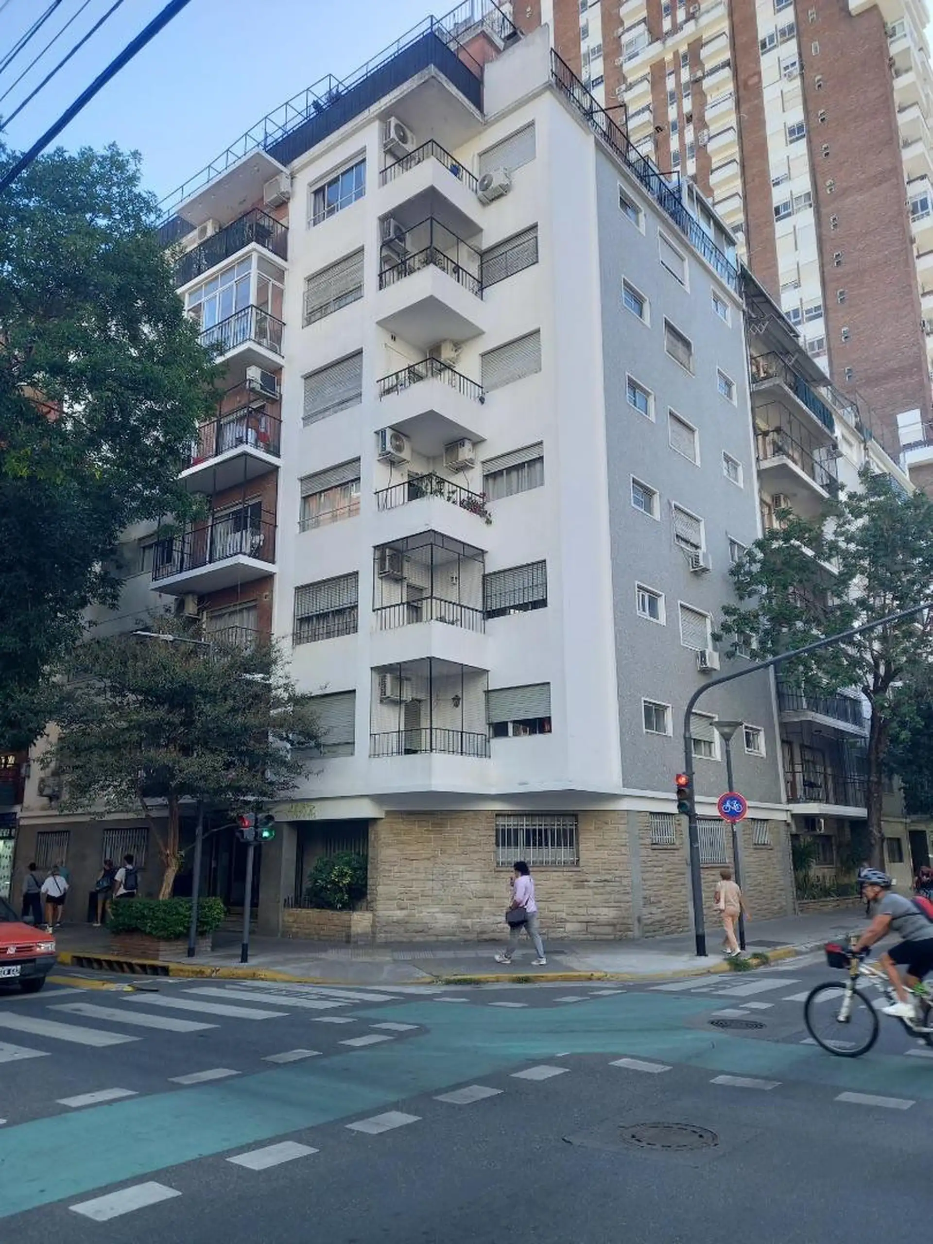 Трёхкомнатная квартира на первом этаже в Belgrano