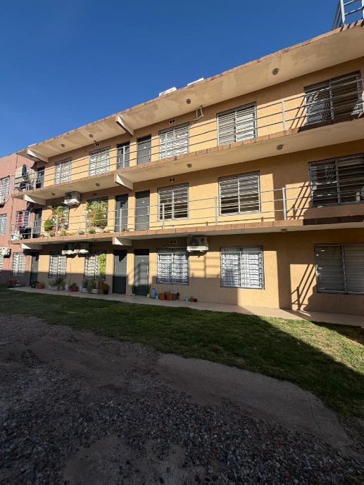 Departamento de 2 ambientes con cochera en Morón
