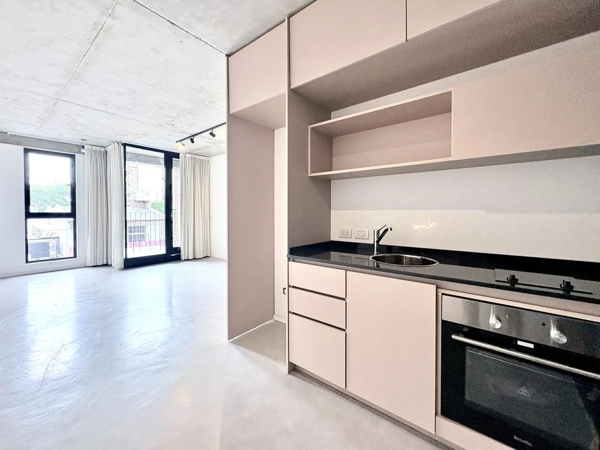 Monoambiente en alquiler con balcón en Villa Crespo