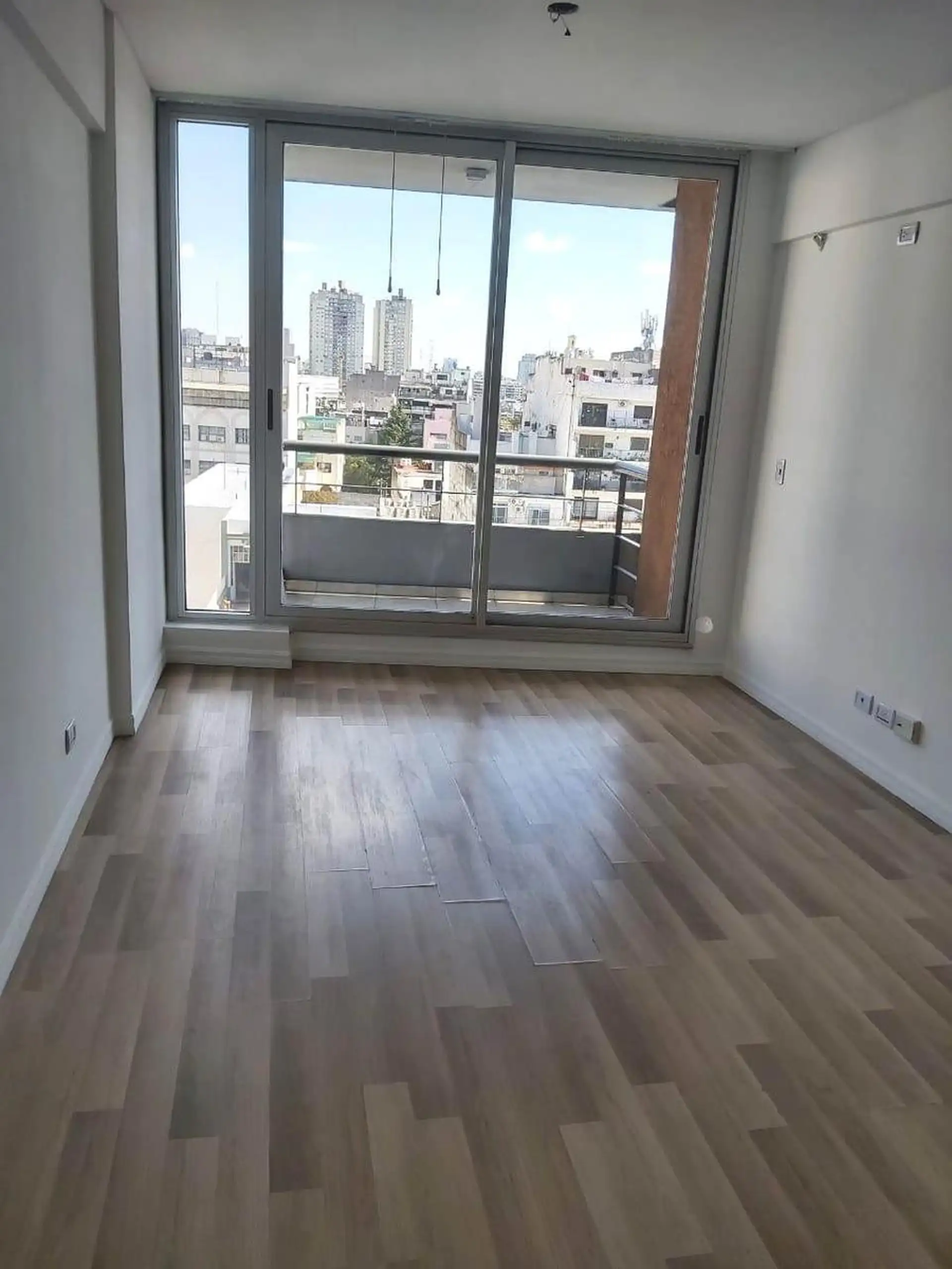 Apartamento de 2 ambientes com varanda e vaga fixa em Balvanera