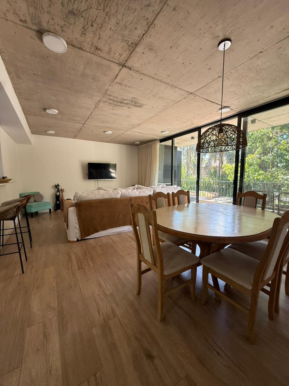 Apartamento com 3 dormitórios mobiliado em Ituzaingó