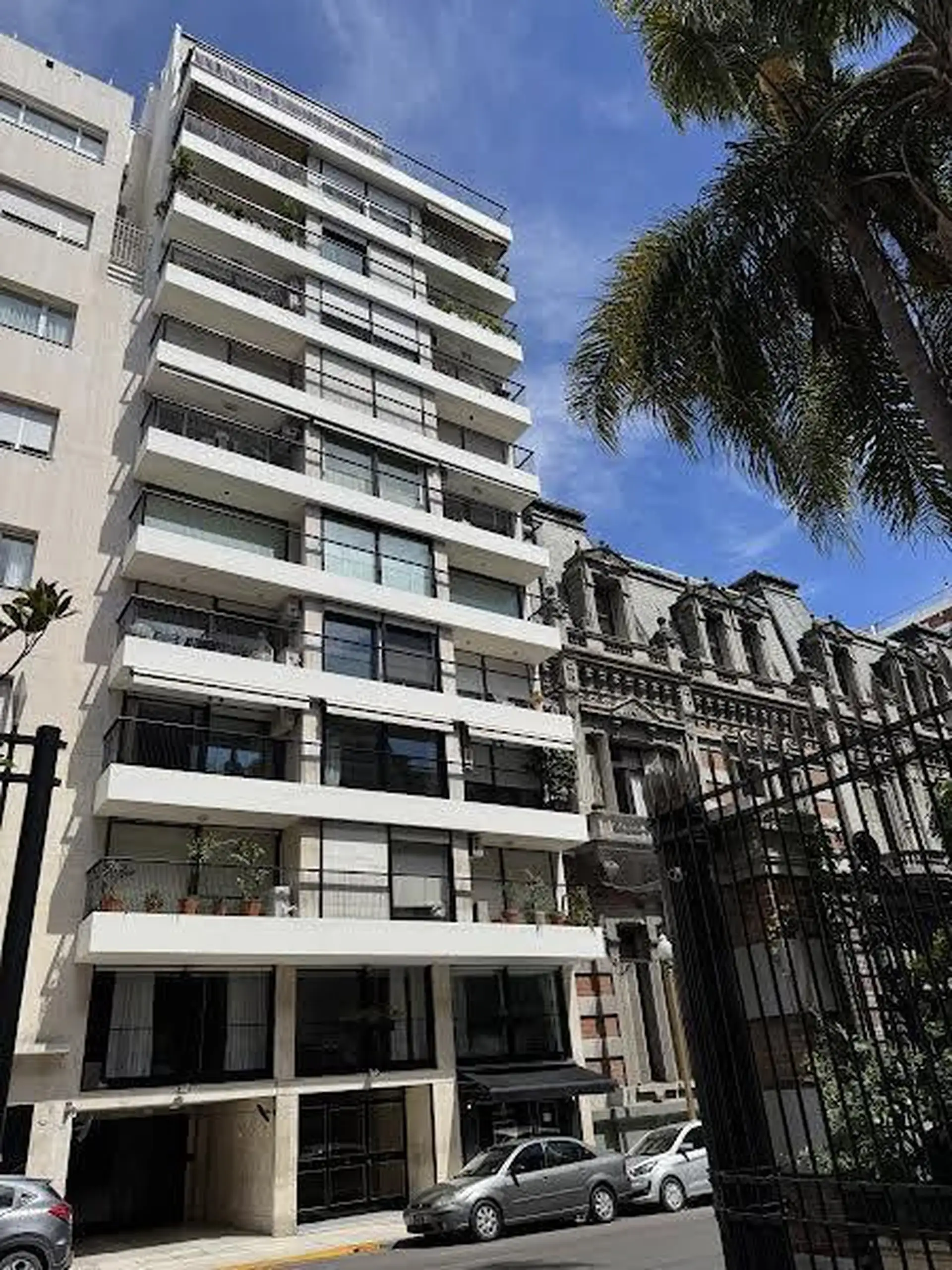 Apartamento duplex de 4 quartos com varanda e terraço em Retiro