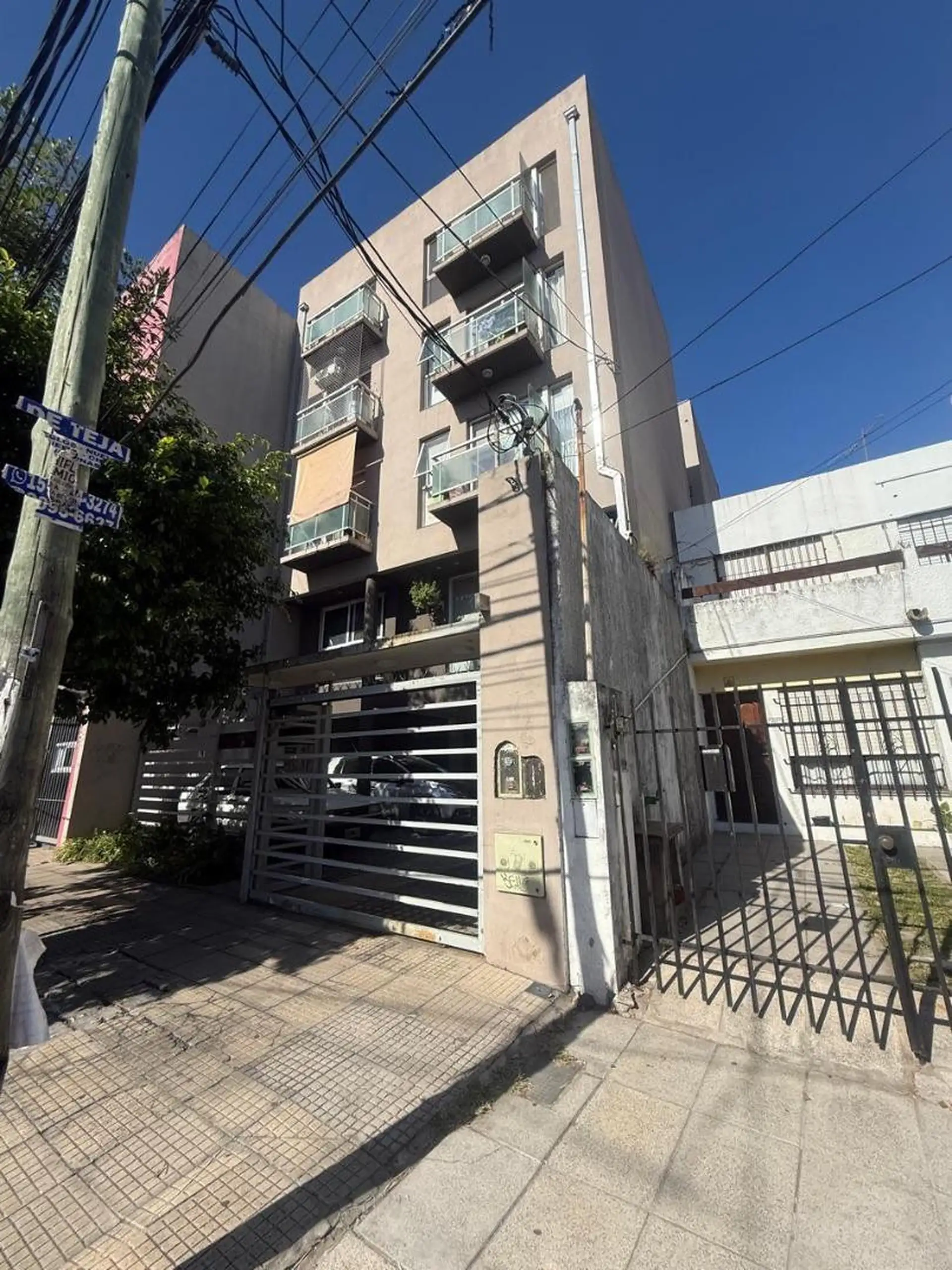 Kitnet mobiliado? em Castelar Sur, Morón