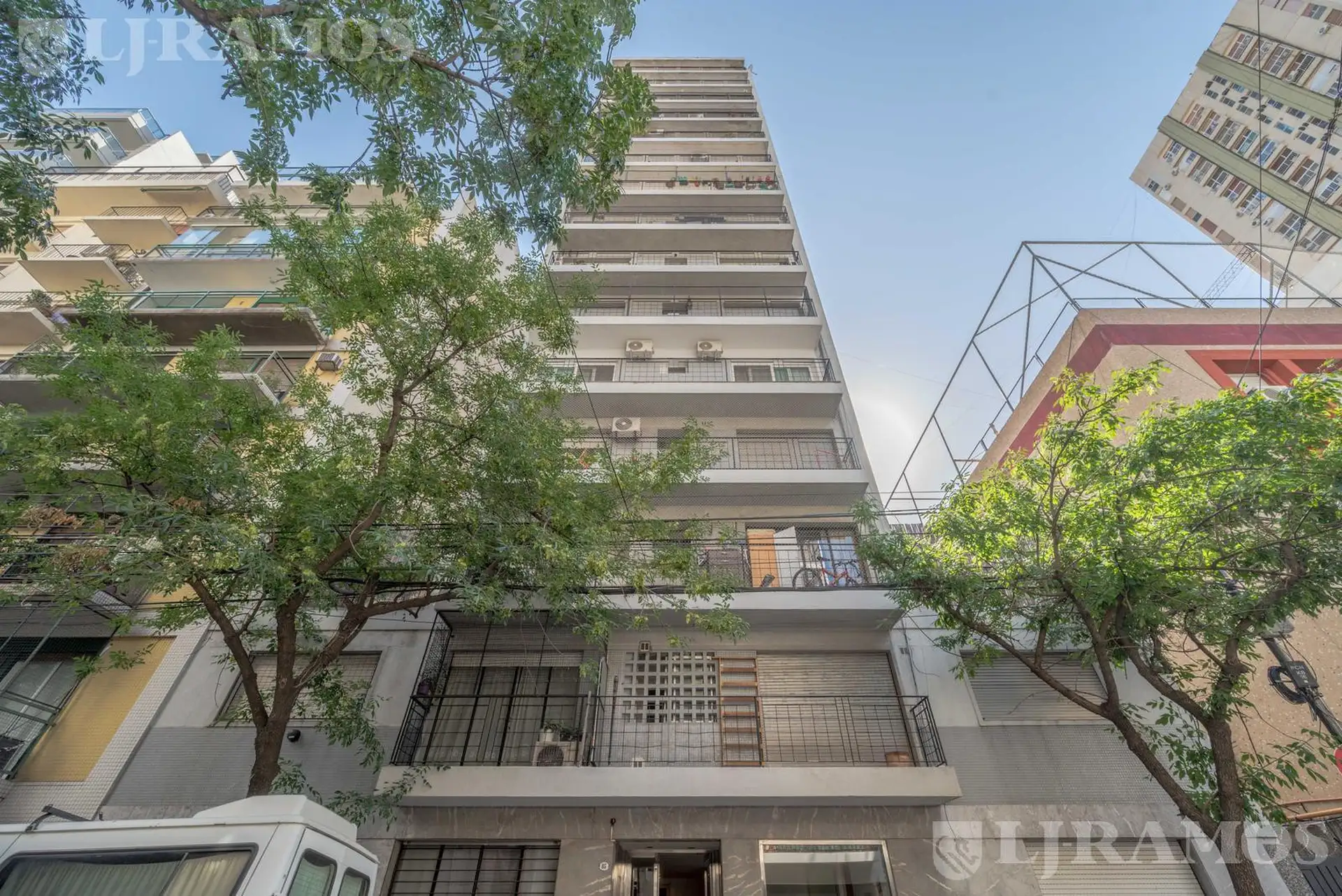 Меблированная квартира с 1 спальней и двумя патио в Caballito