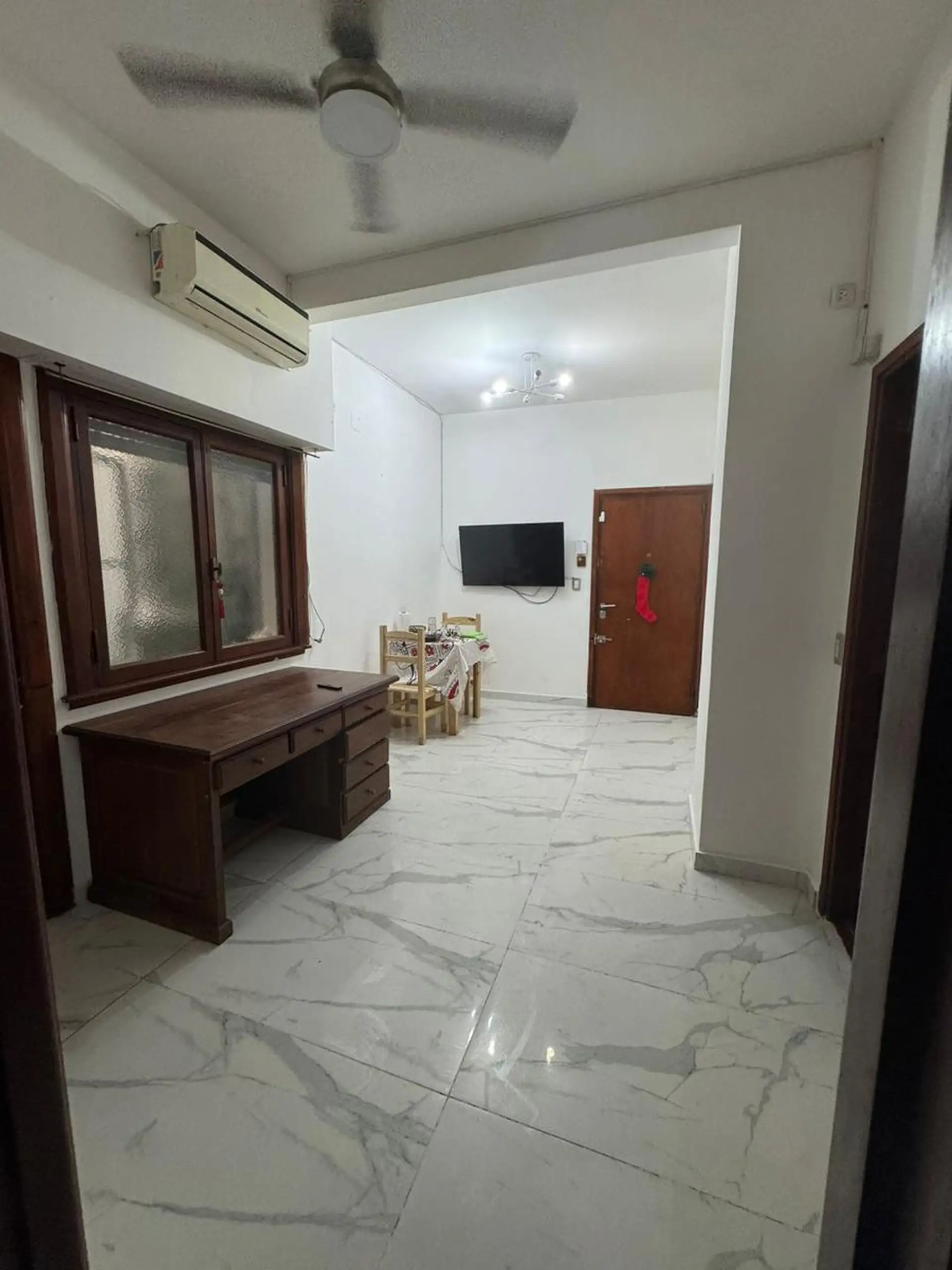 Two-room apartment with patio in Monserrat