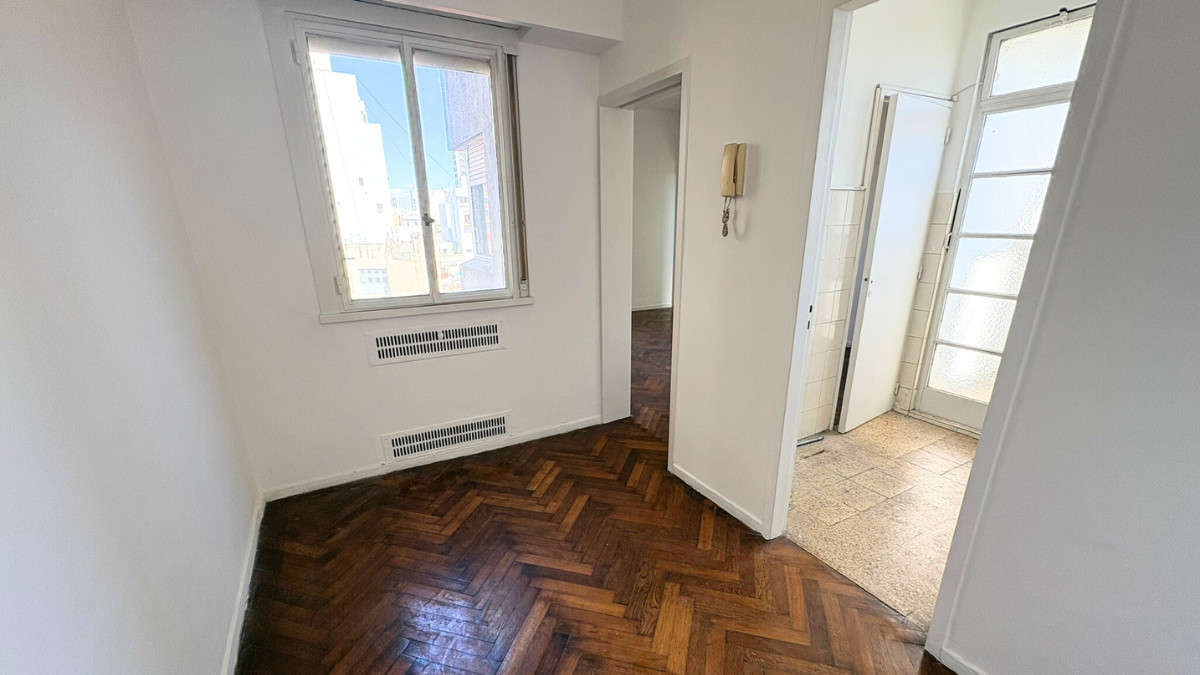 Unfurnished two-bedroom apartment in San Telmo