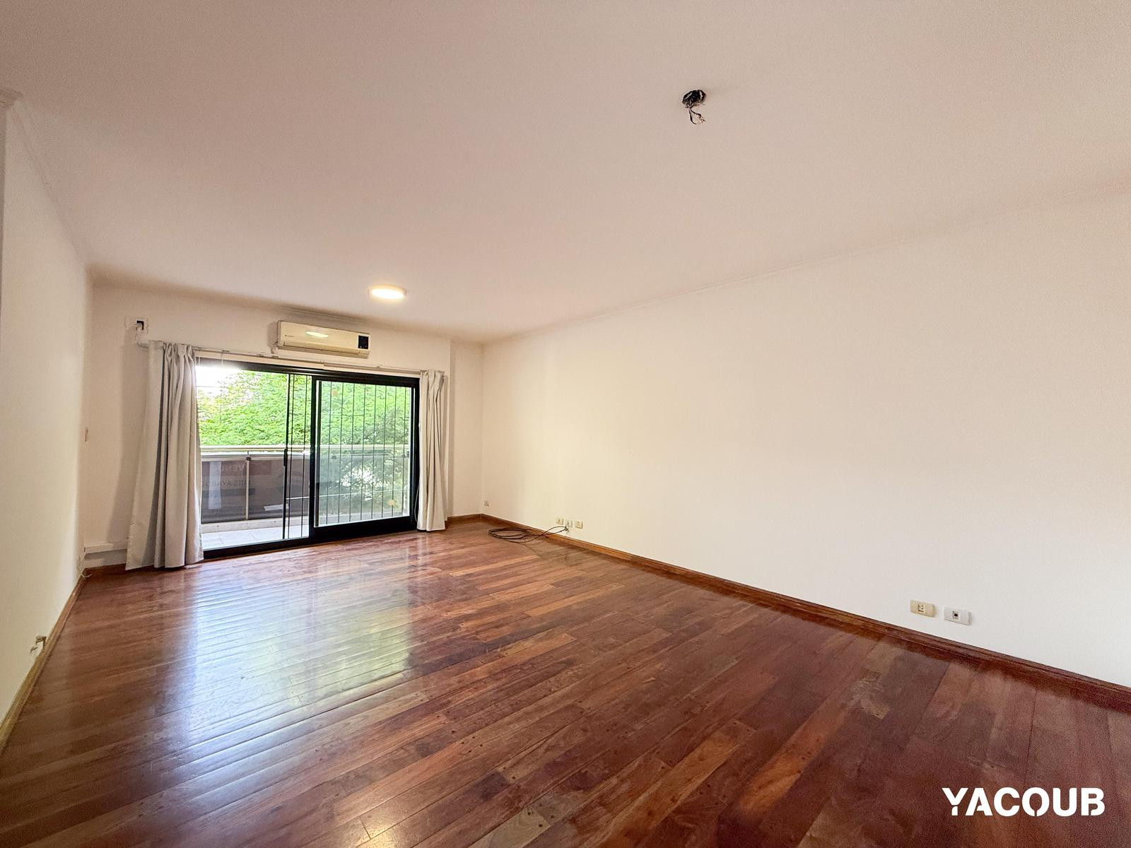 Apartamento de 2 dormitórios com vaga de garagem em Buenos Aires