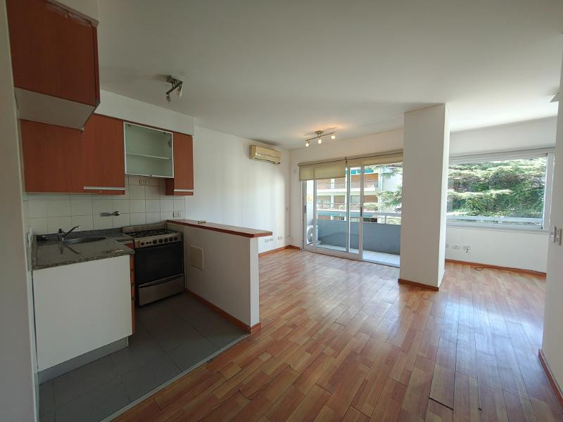 Kitnet com 1 quarto em Belgrano com vaga fixa e varanda