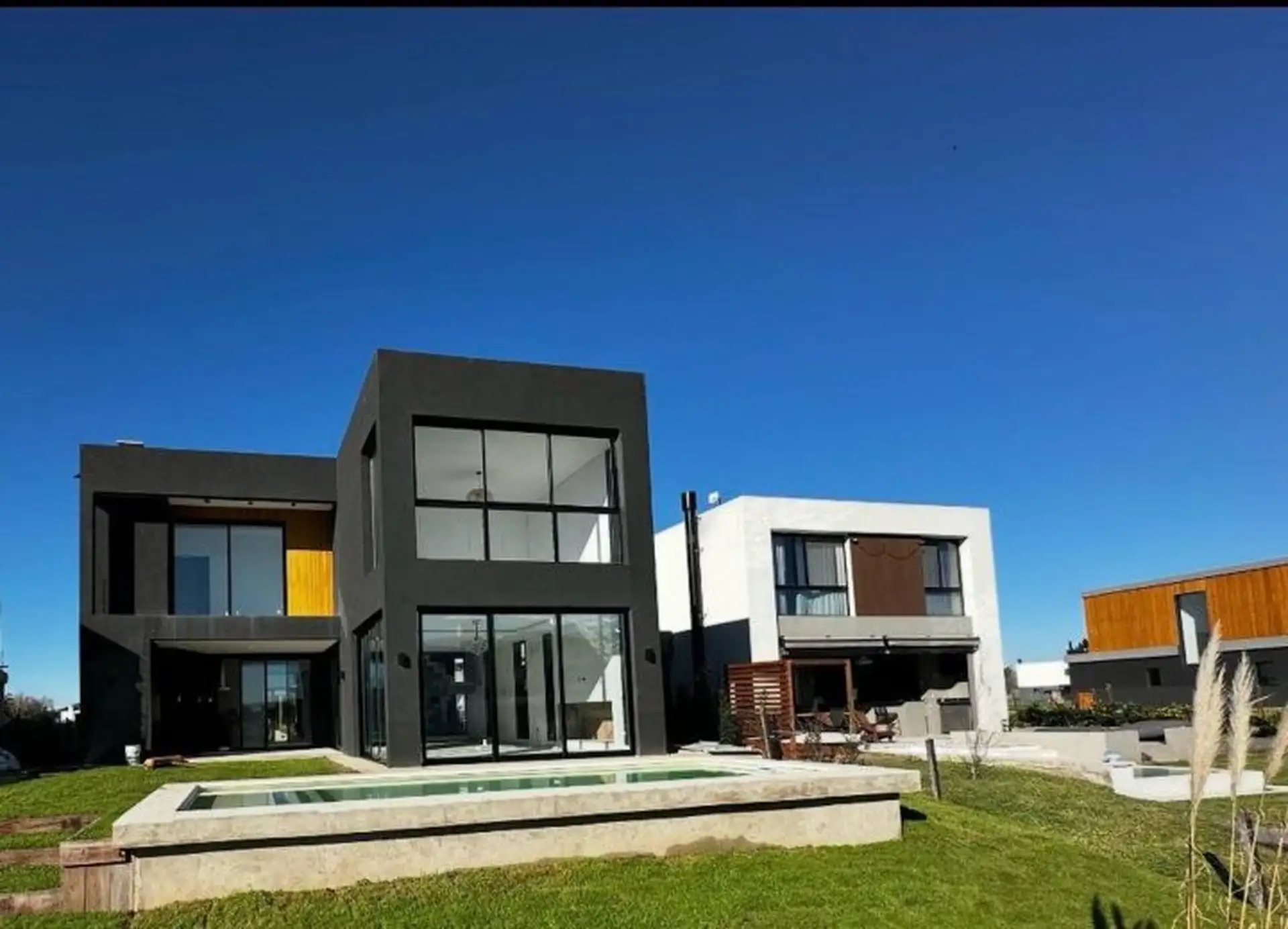 Four-bedroom house with private dock in Tigre
