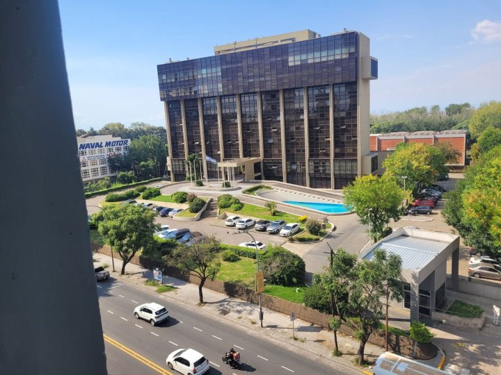 Two-room half-floor apartment with parking in Vicente López