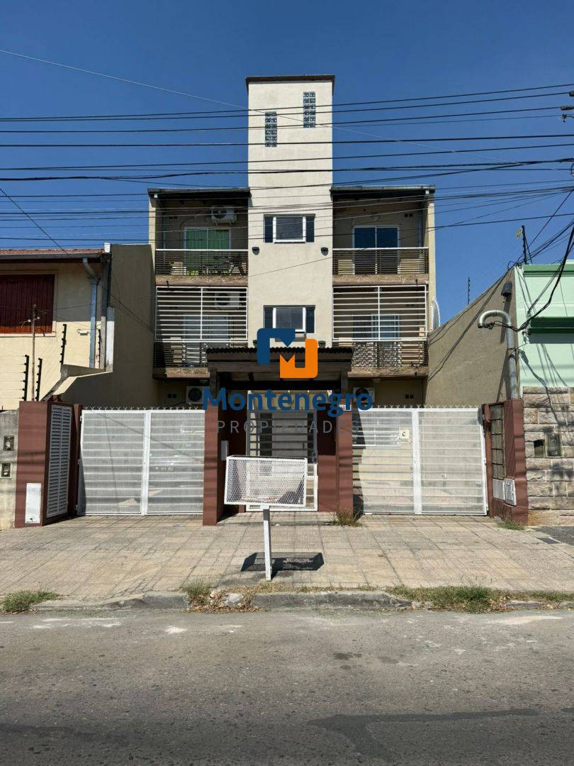 Two-room ground-floor apartment with garden and parking in General San Martín