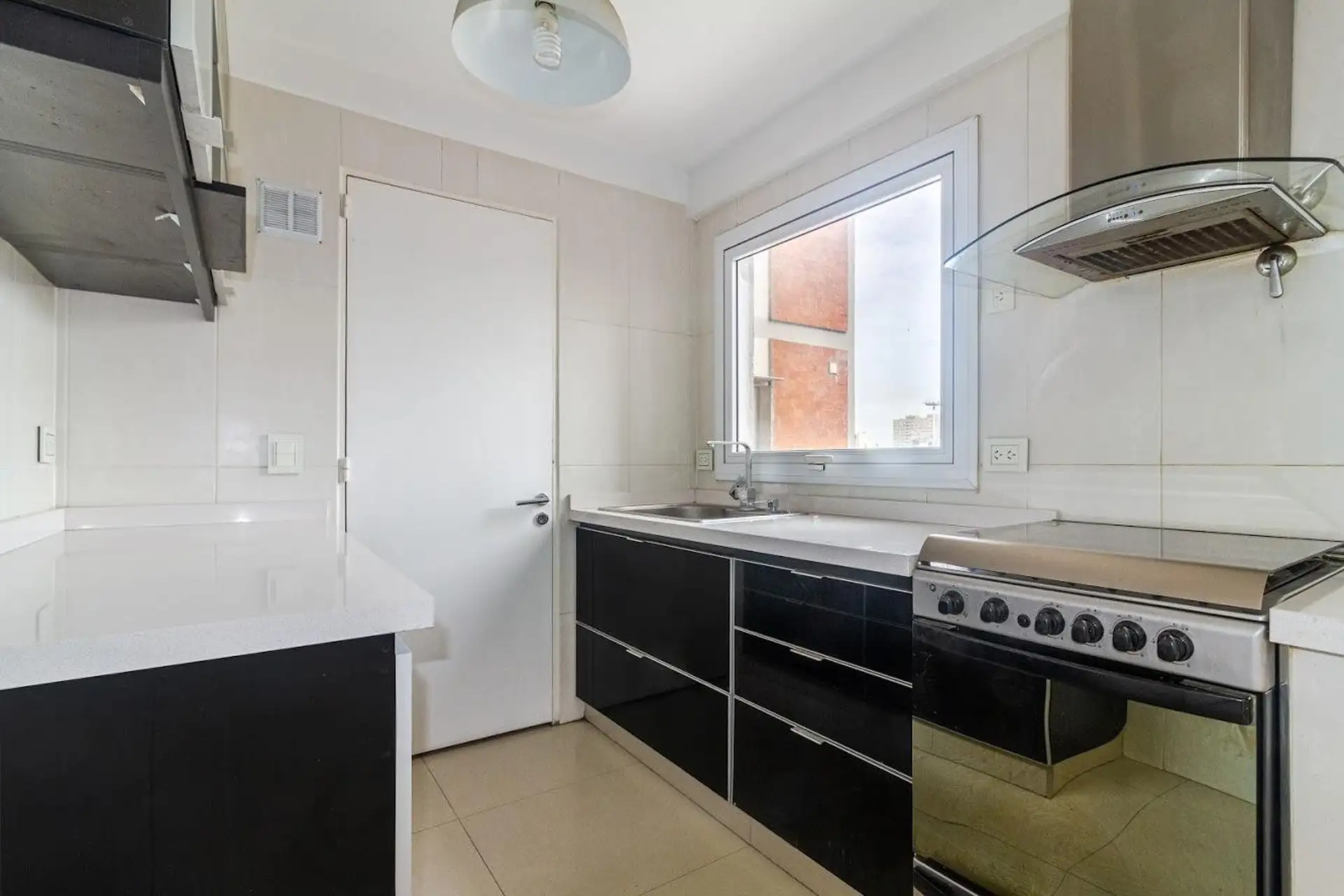 Двухкомнатная квартира с балконом в Vicente López