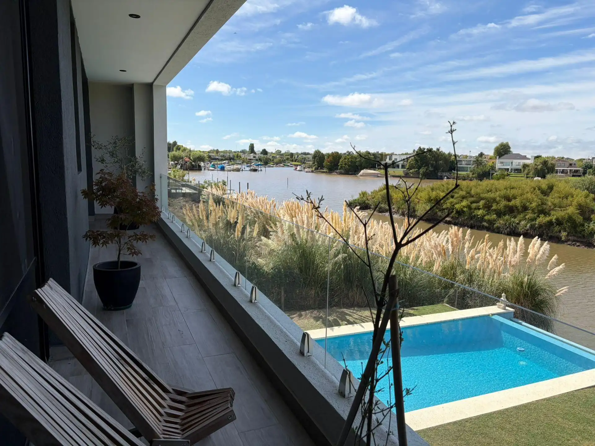 Casa de 3 dormitórios em Tigre, Villanueva
