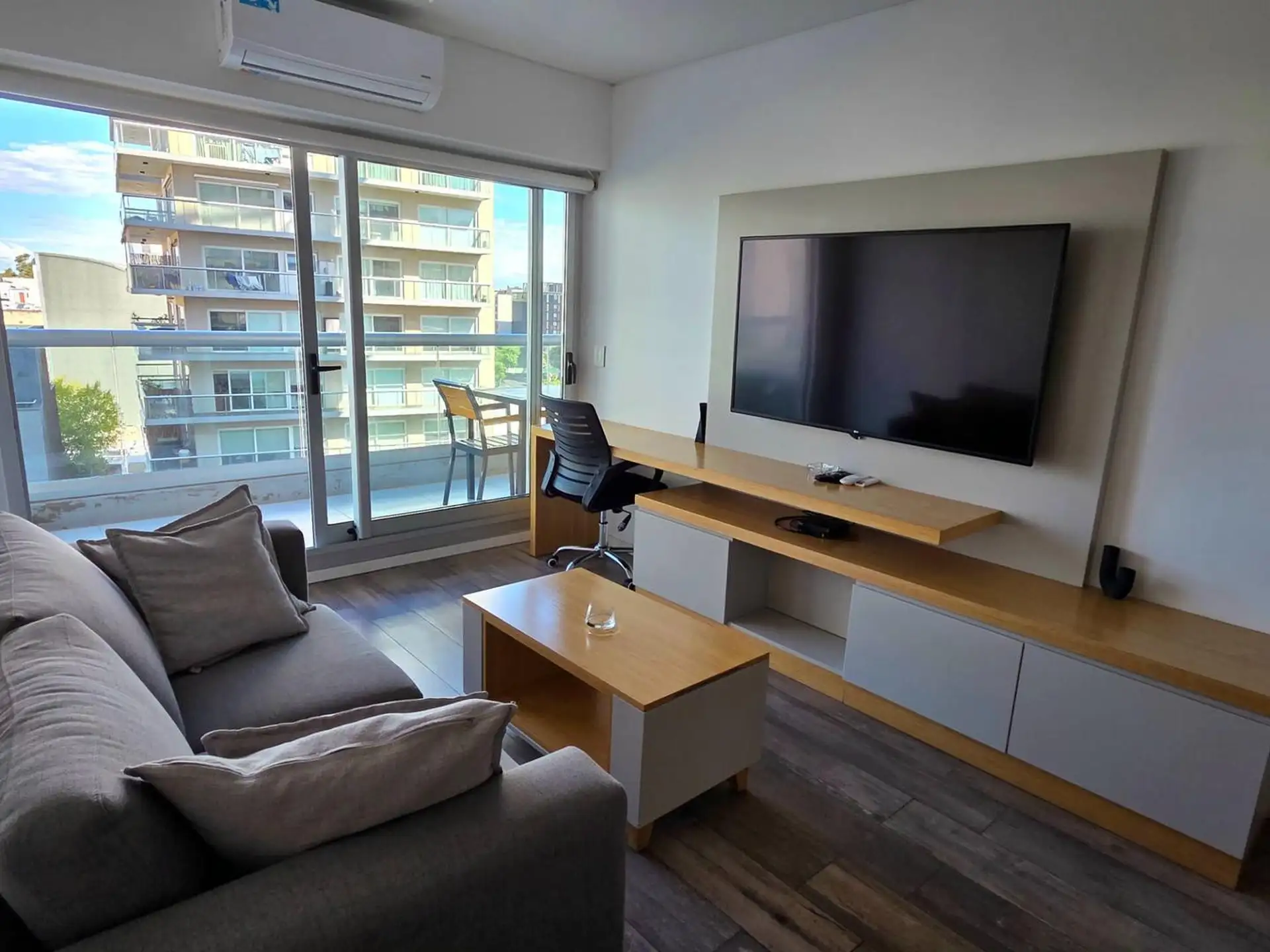 Apartamento mobiliado de 2 ambientes com 1 dormitório em Olivos