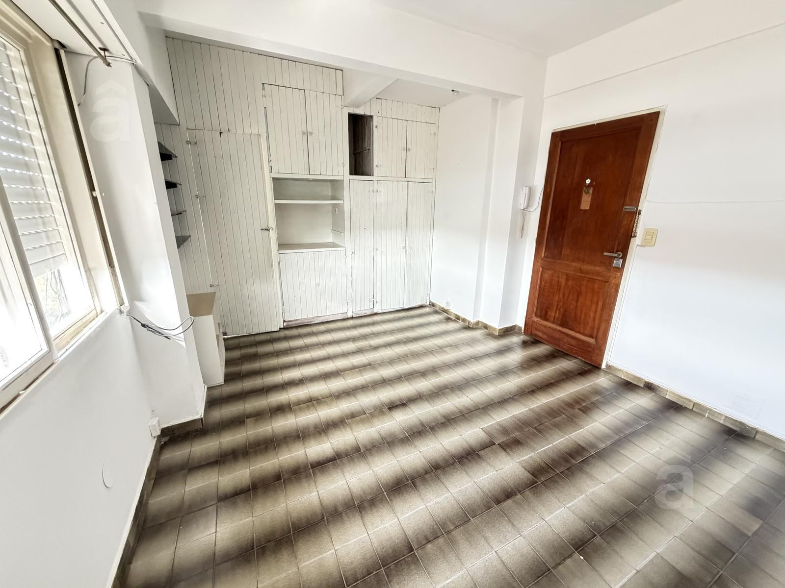 Departamento monoambiente con cocina separada en Villa Ballester