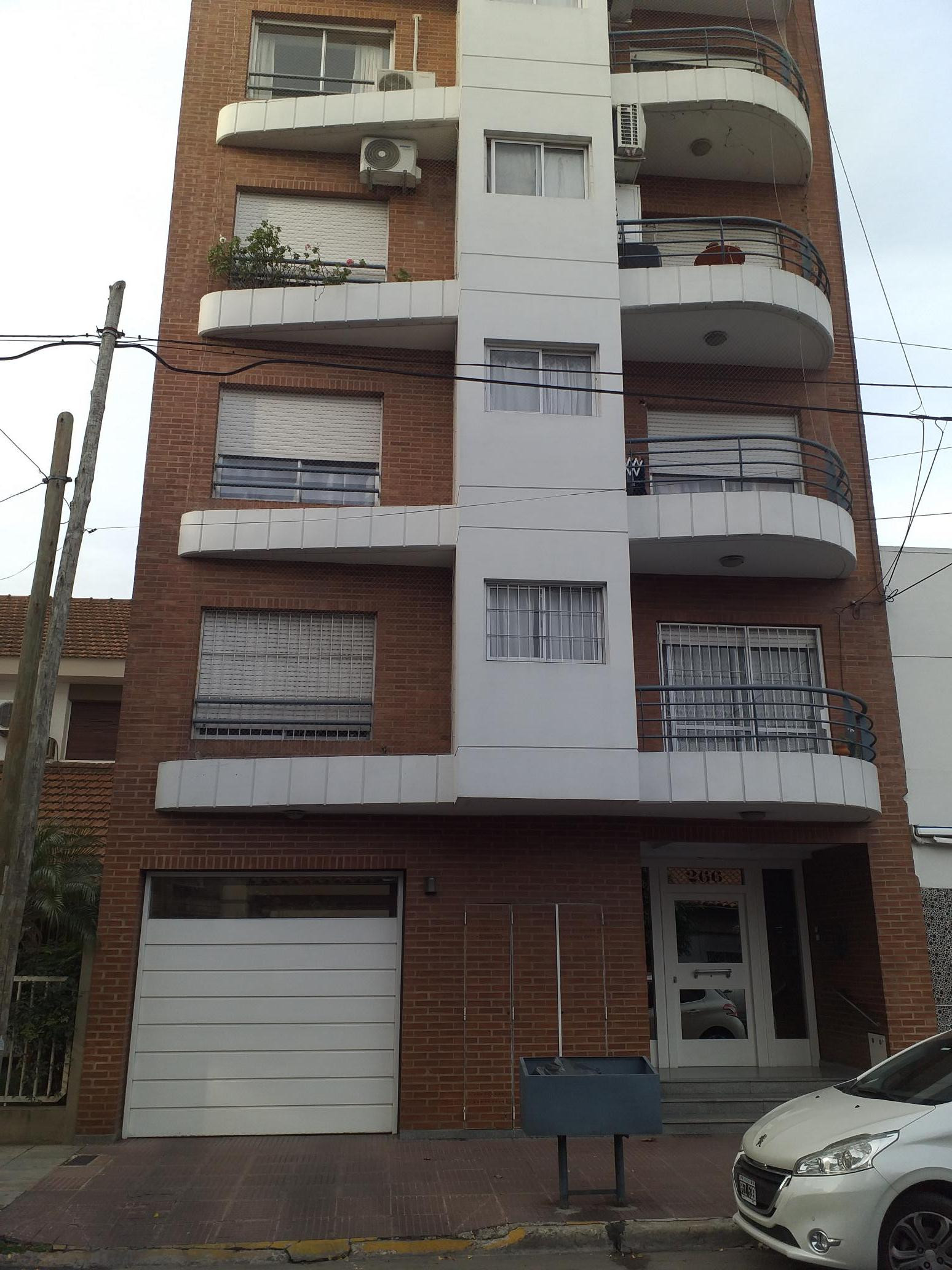 Departamento de 2 ambientes con balcón en Ramos Mejía Sur