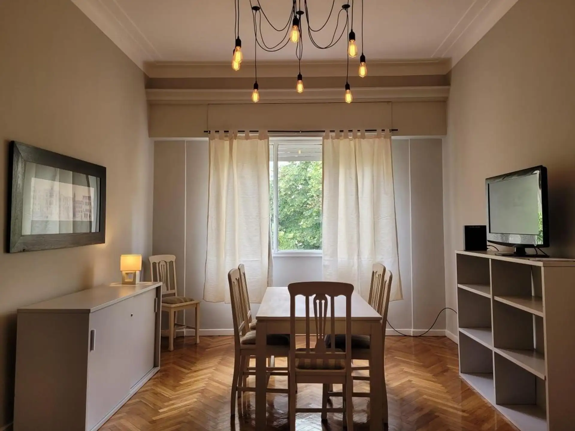 Apartamento de três ambientes com 2 dormitórios mobiliado em Monserrat