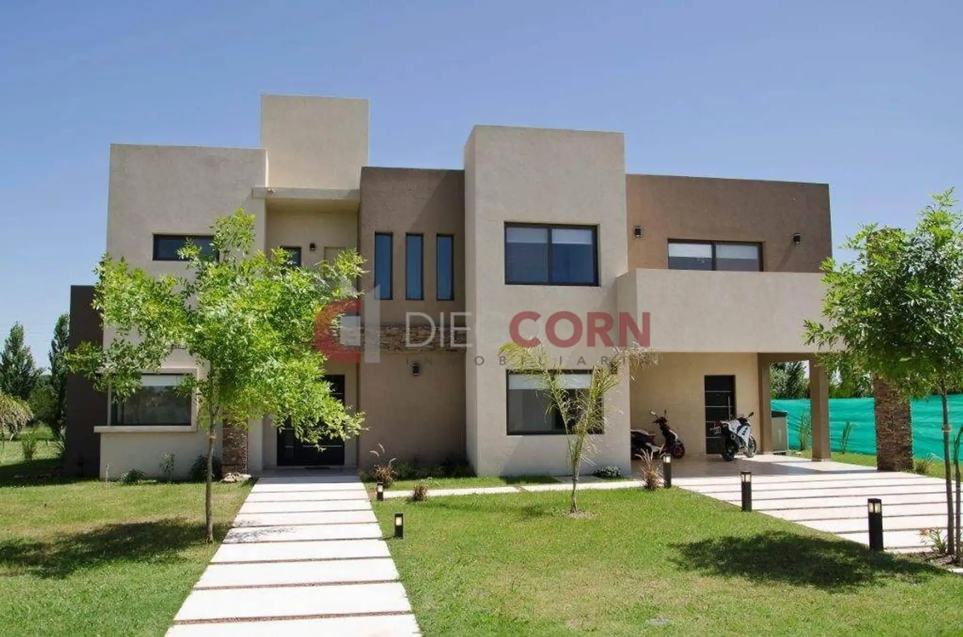 Modern five-bedroom house in Terravista, General Rodríguez