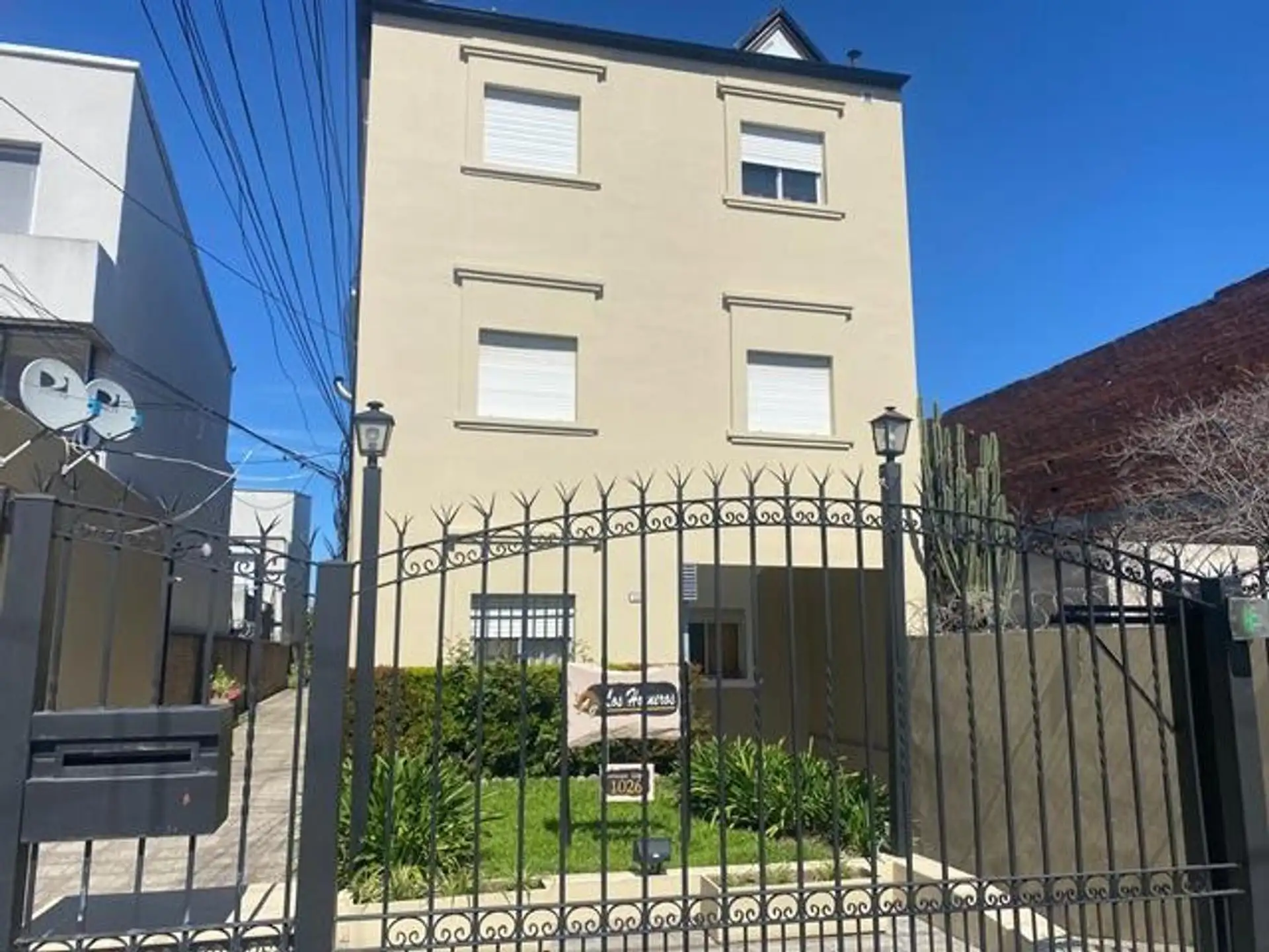 Departamento de 3 ambientes con cochera en Pilar