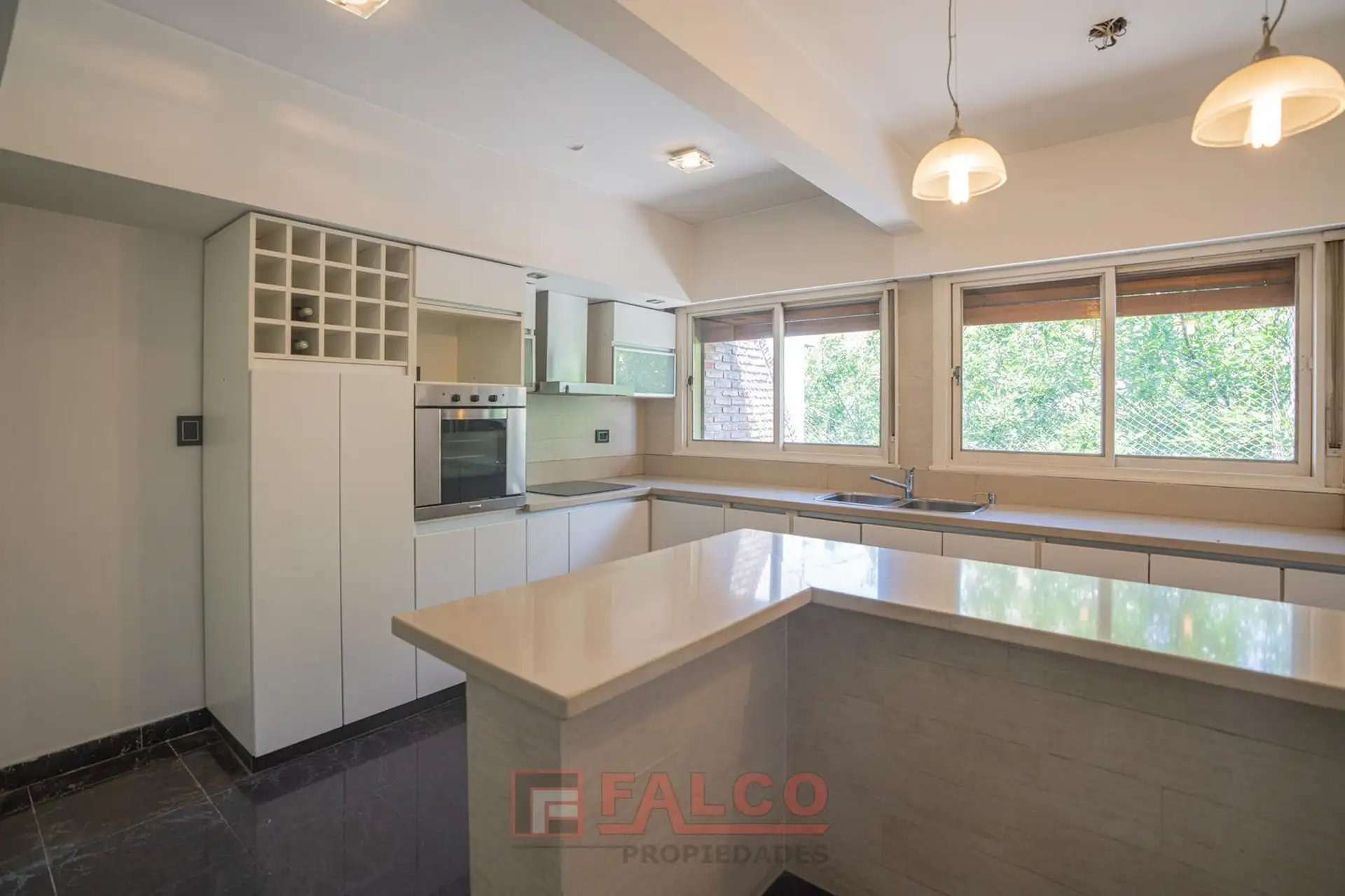 Departamento de 4 ambientes con 3 dormitorios en Flores