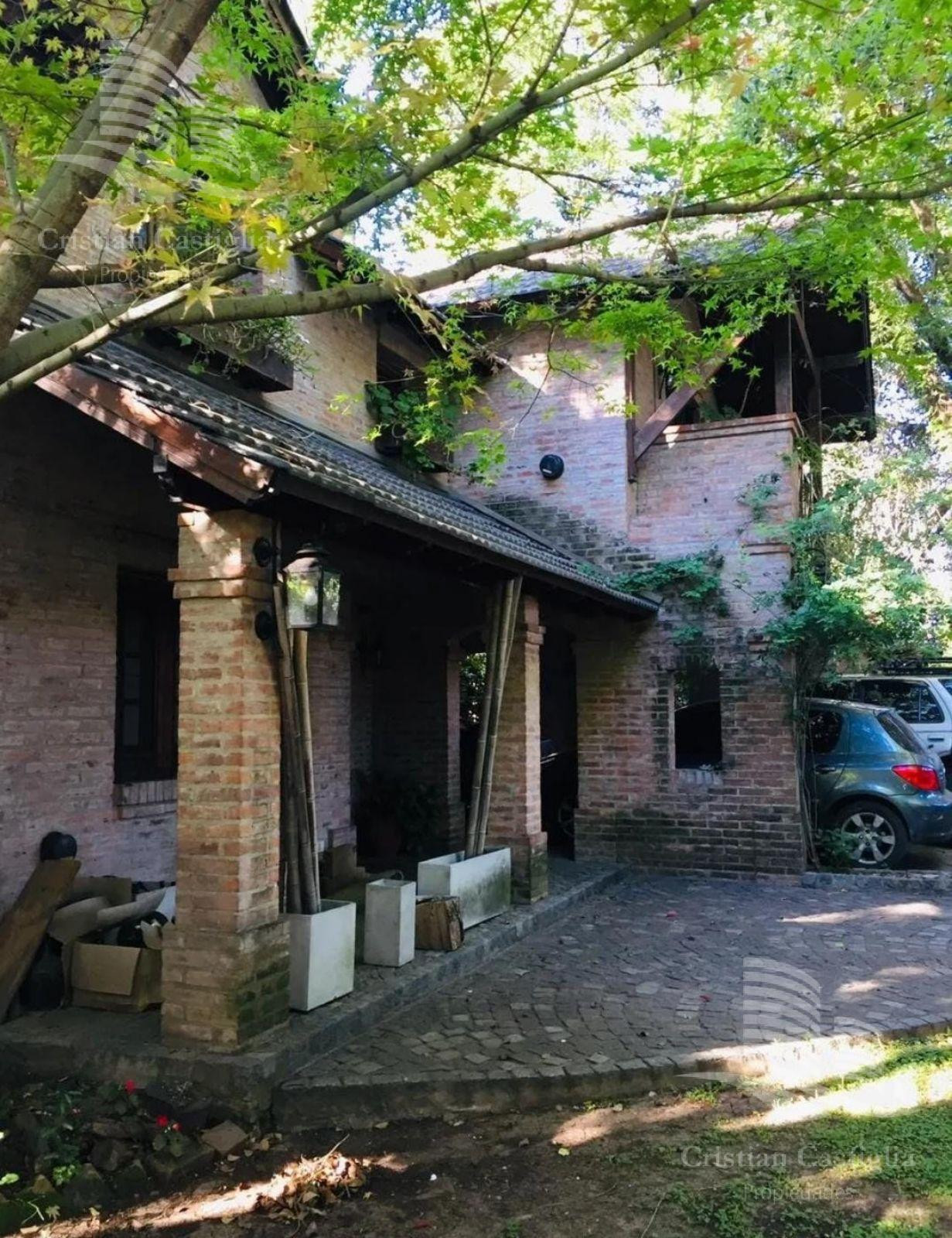 Five-bedroom house in Don Torcuato, Tigre