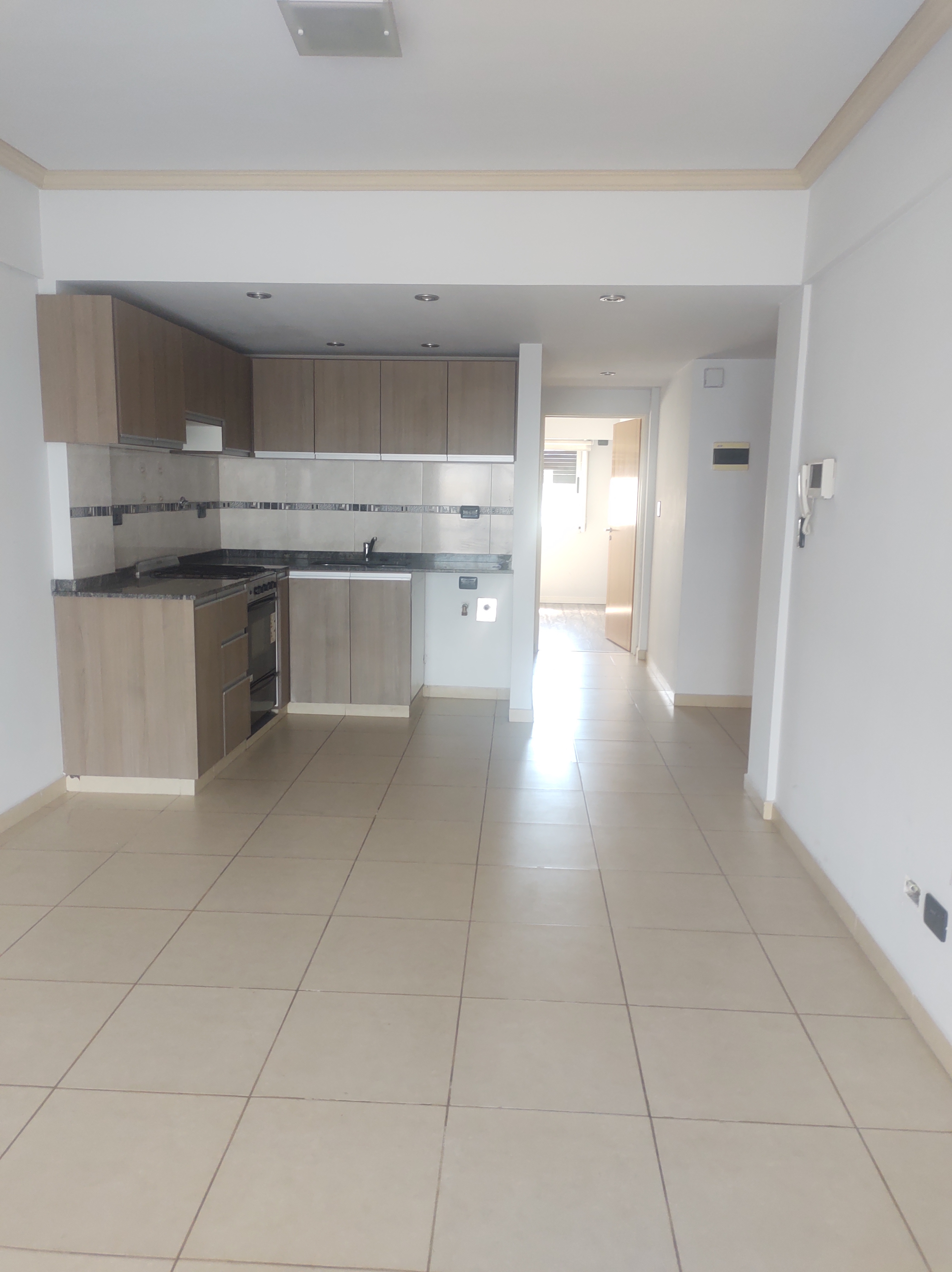 Apartamento de 2 ambientes na frente com varanda em Liniers